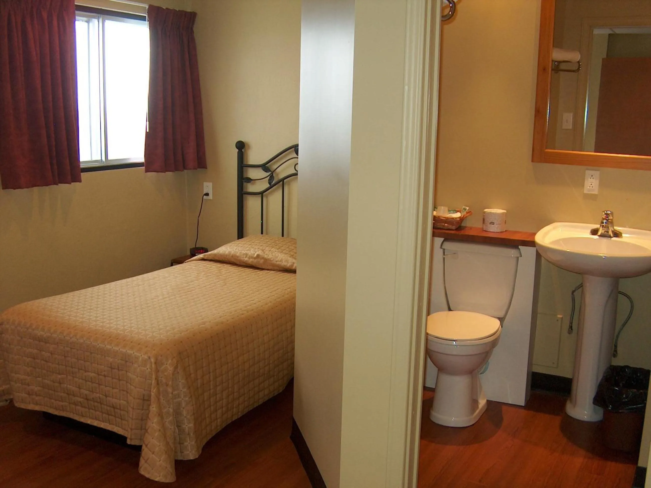 Bedroom, Bed in Résidences Campus Notre-Dame-de-Foy