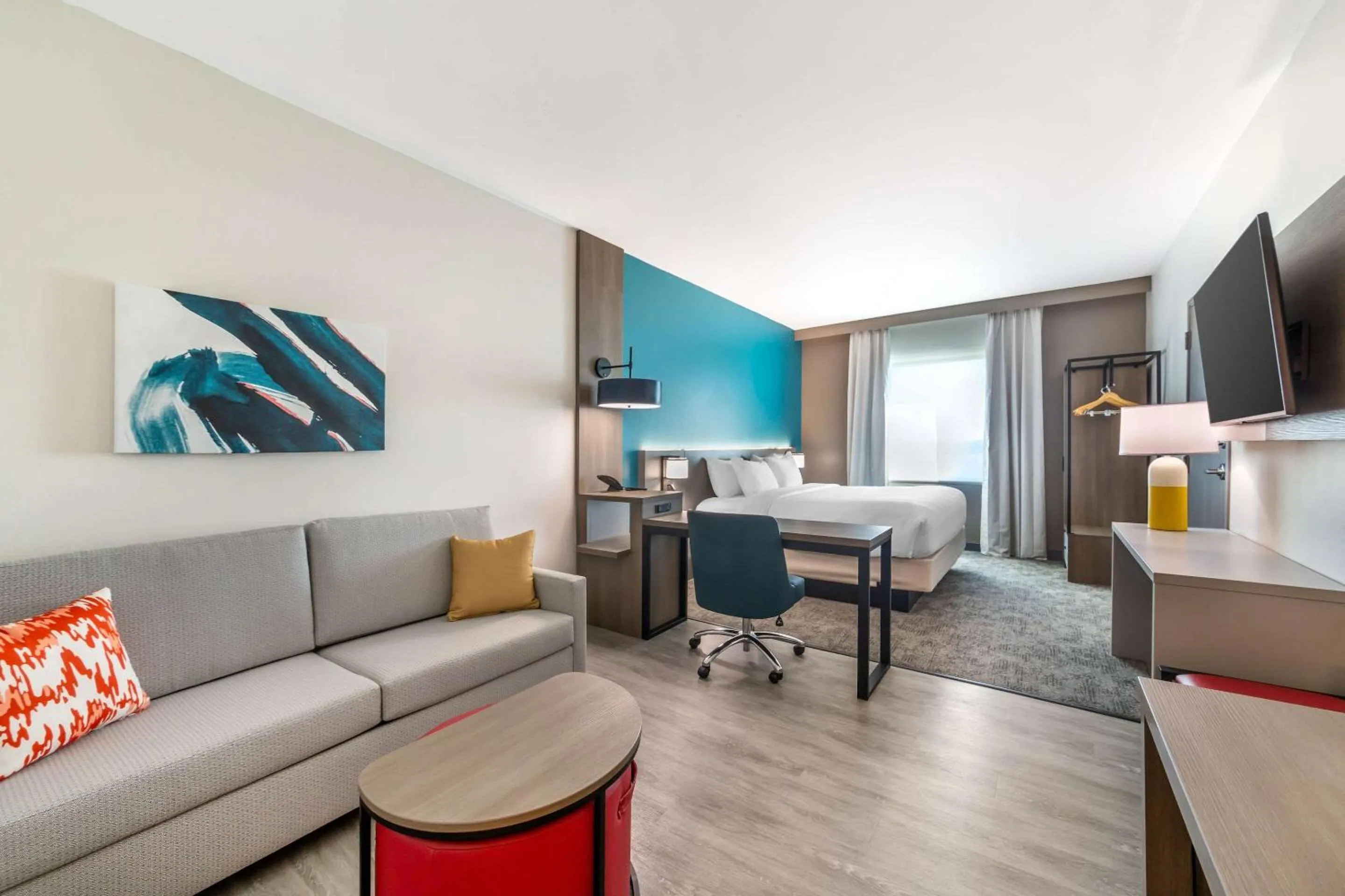 Bedroom in Comfort Suites Fort Myers East I-75