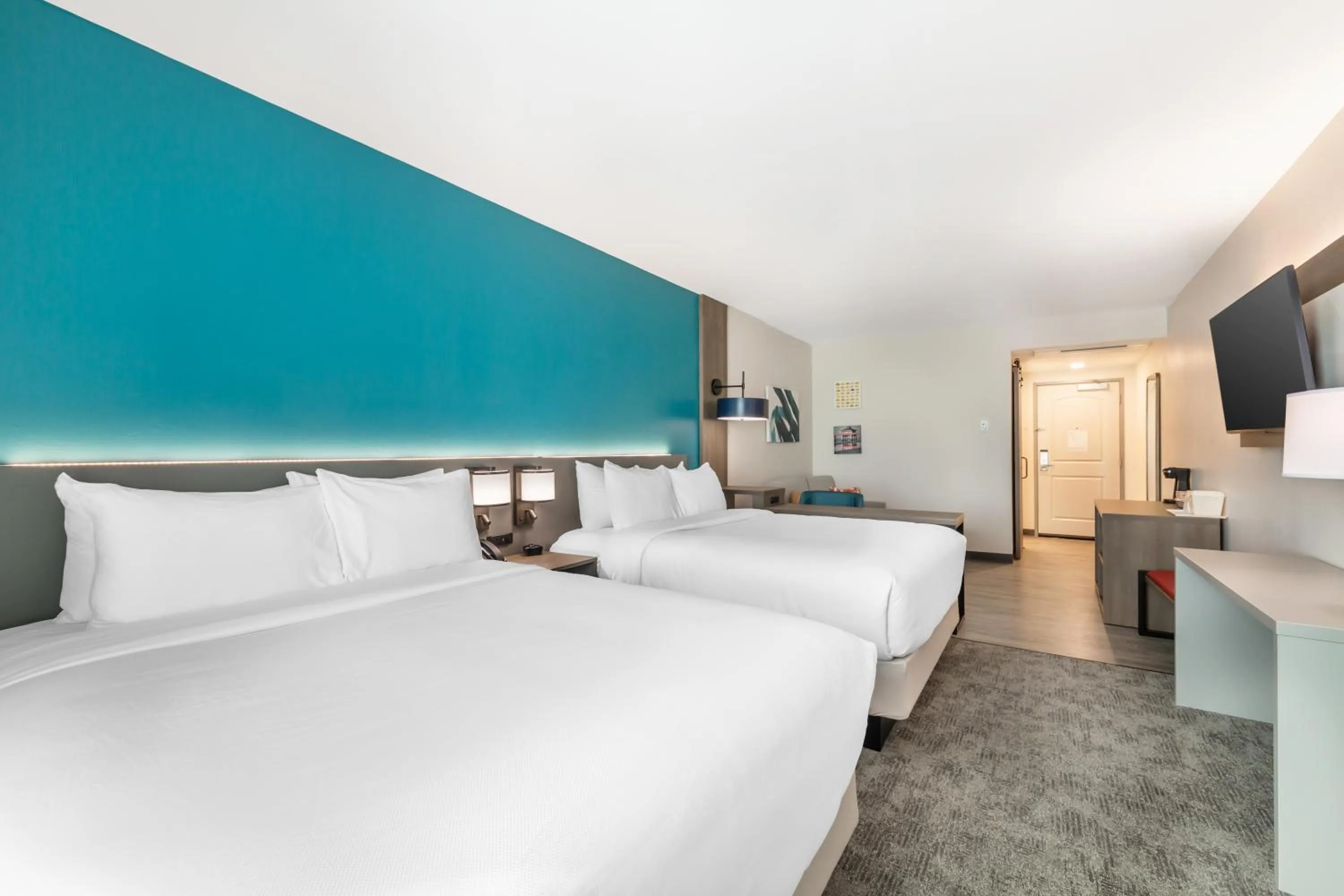 Bed in Comfort Suites Fort Myers East I-75