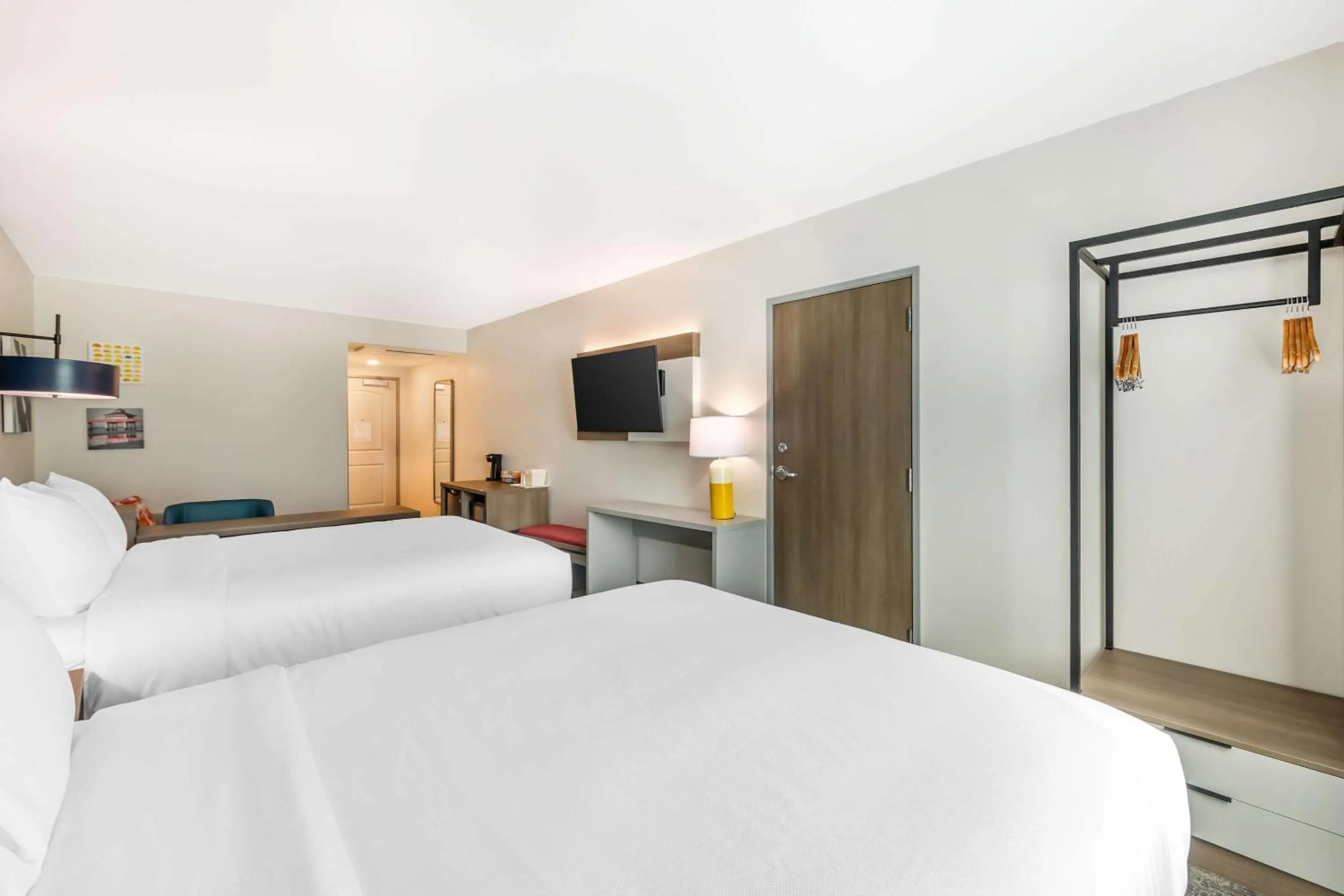 Bedroom, Bed in Comfort Suites Fort Myers East I-75