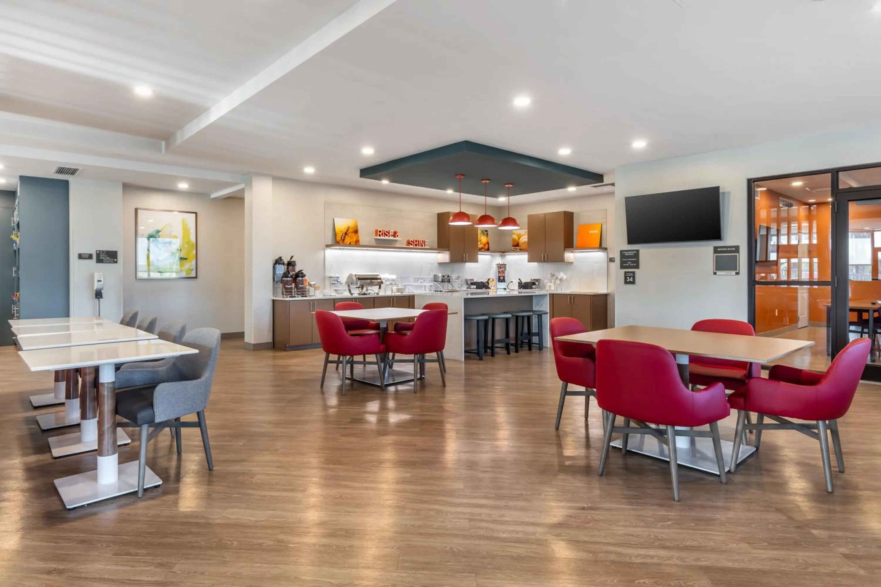 Dining area in MainStay Suites Fort Myers East I-75