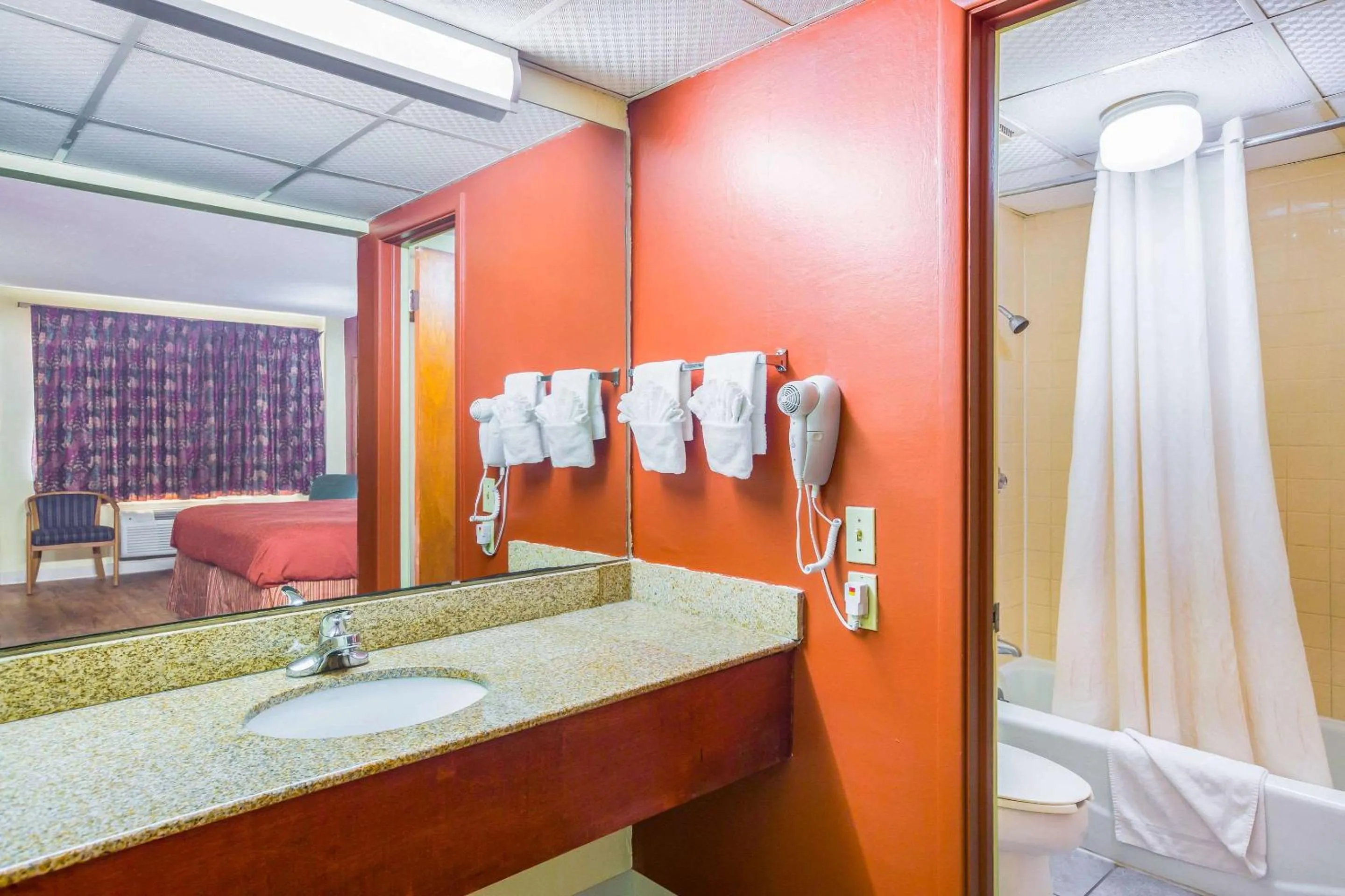 Bedroom in Rodeway Inn