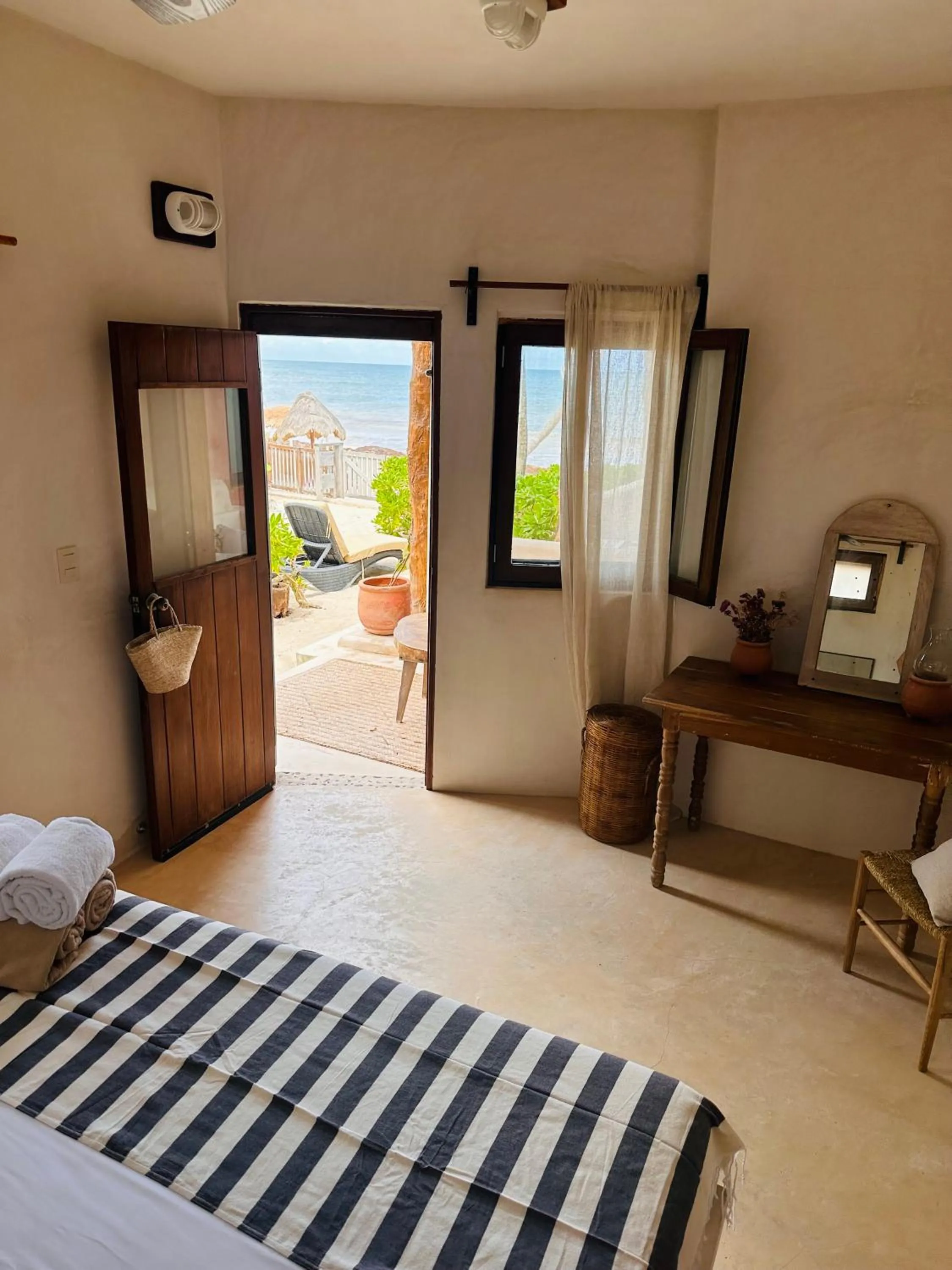 Bed in La Conchita Tulum