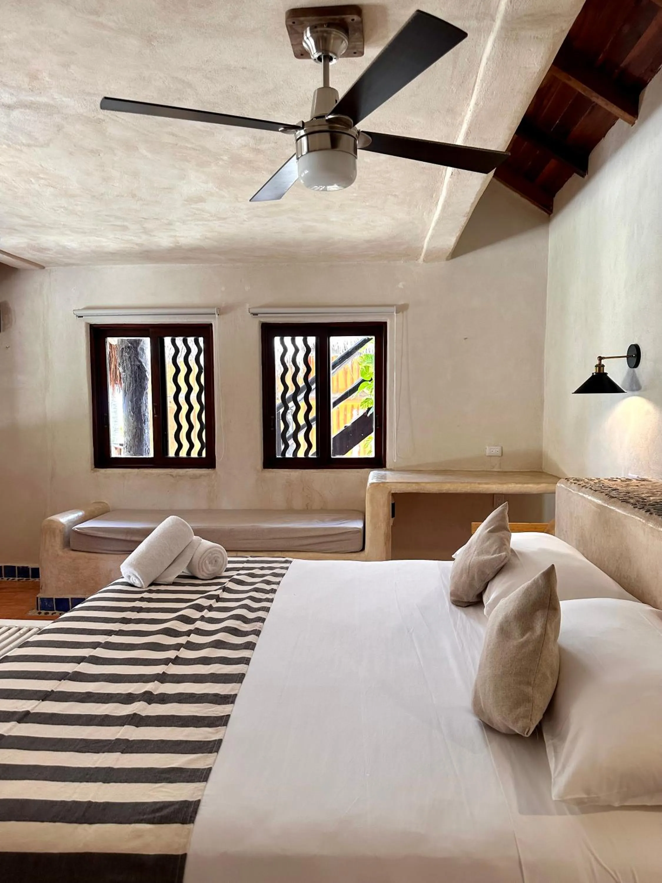 Photo of the whole room, Bed in La Conchita Tulum