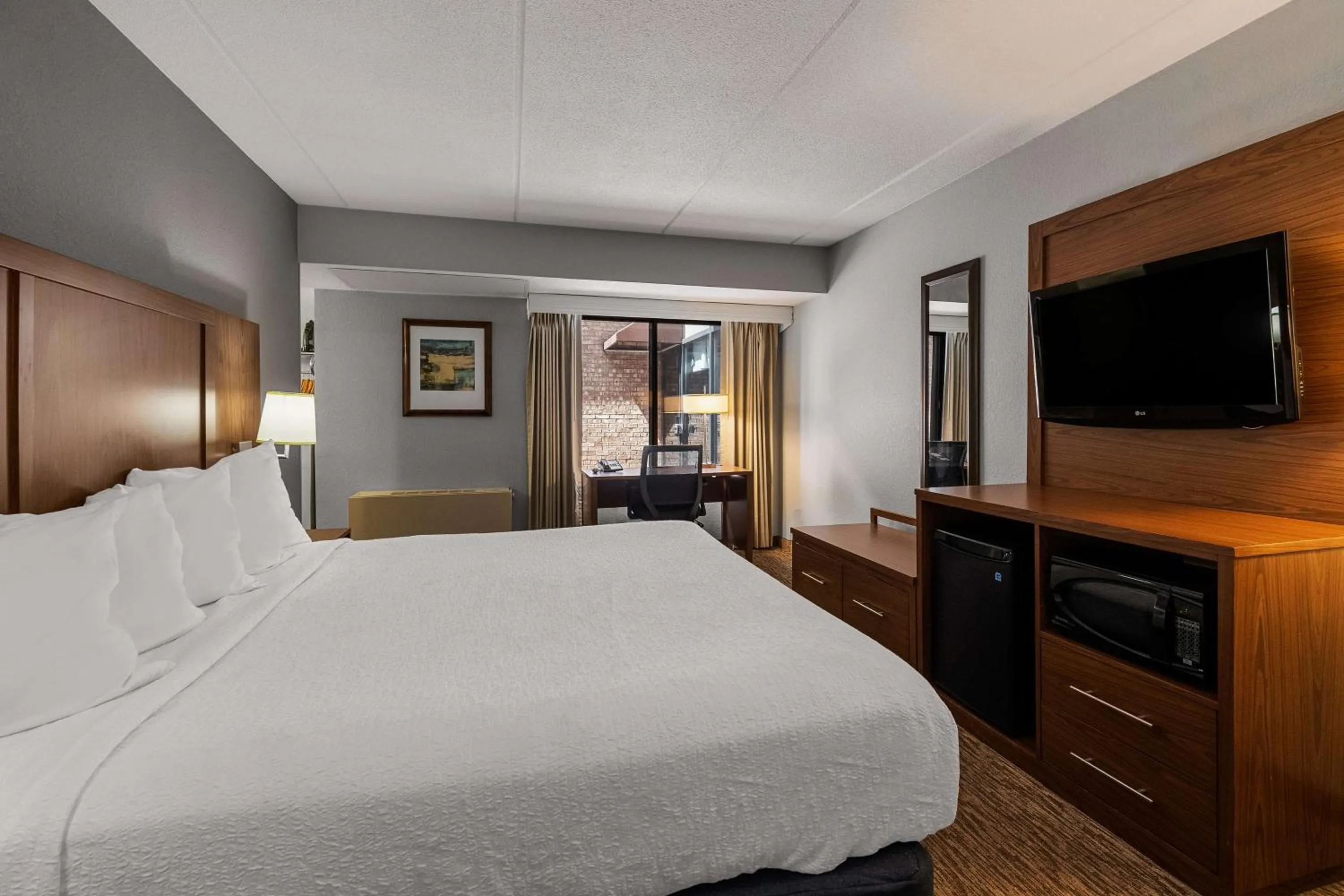 Bedroom, Bed in Best Western Bridgeview Hotel