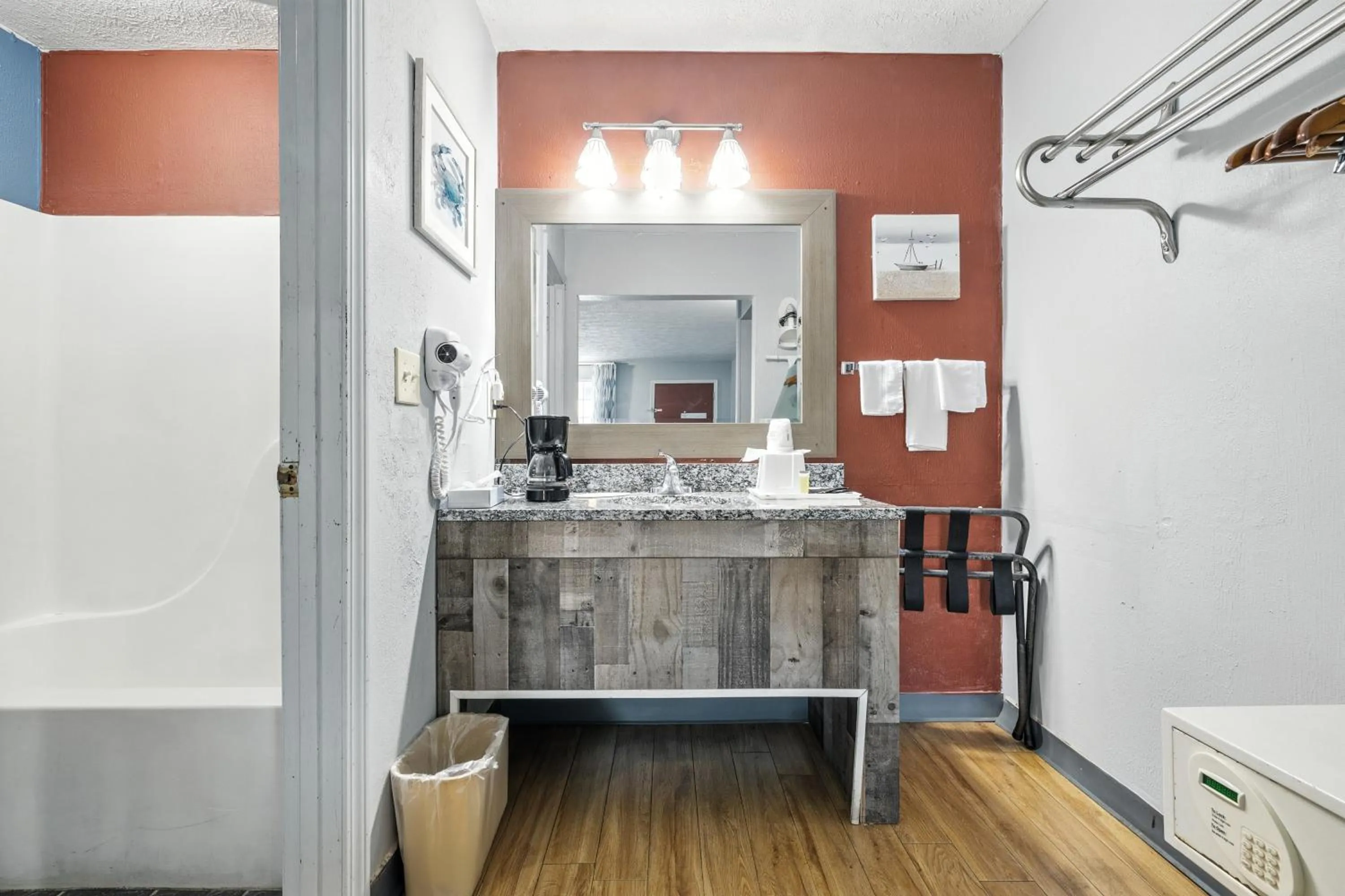 Days Inn & Suites by Wyndham Terre Haute