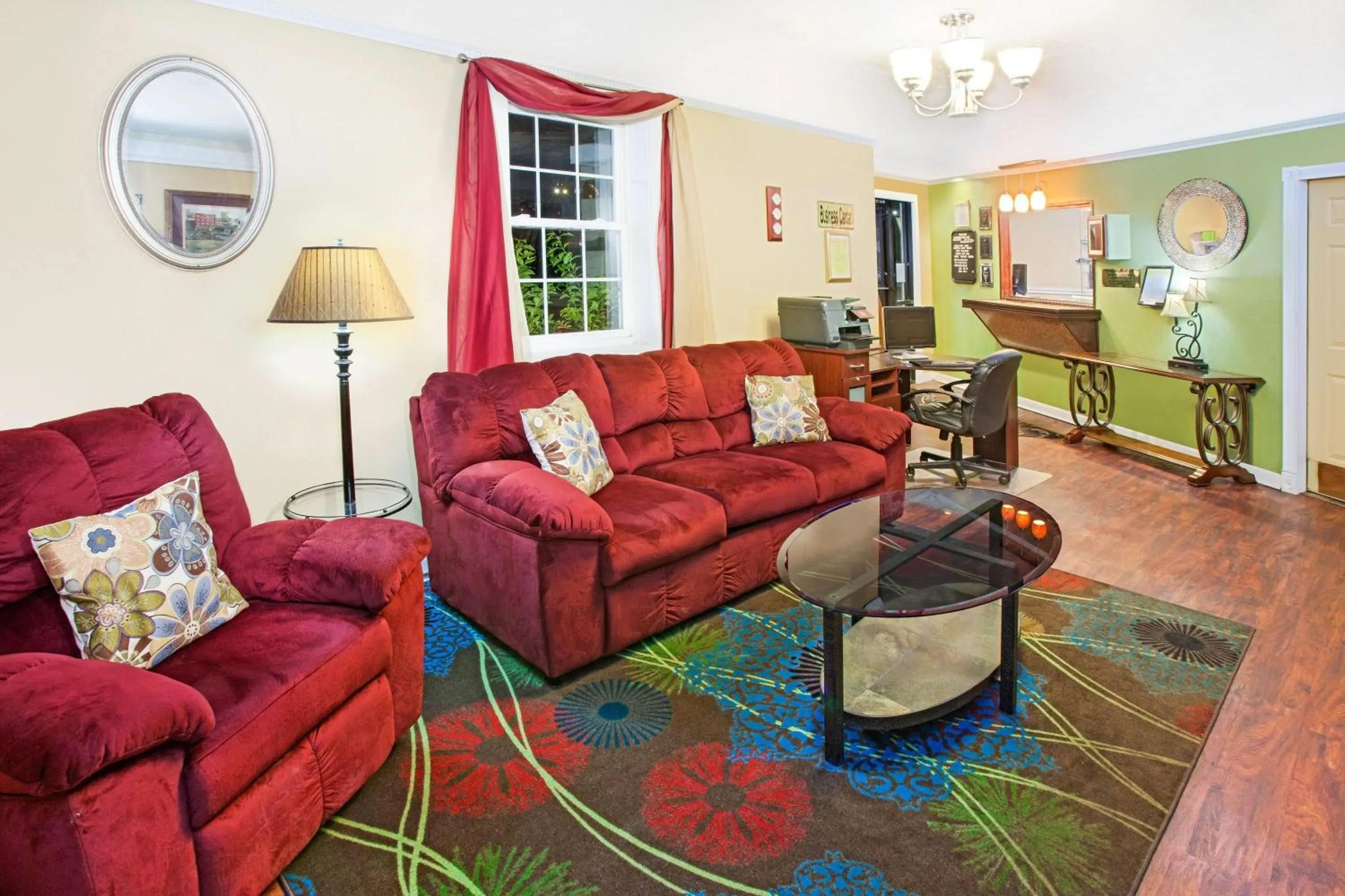 Lobby or reception in Days Inn & Suites by Wyndham Terre Haute