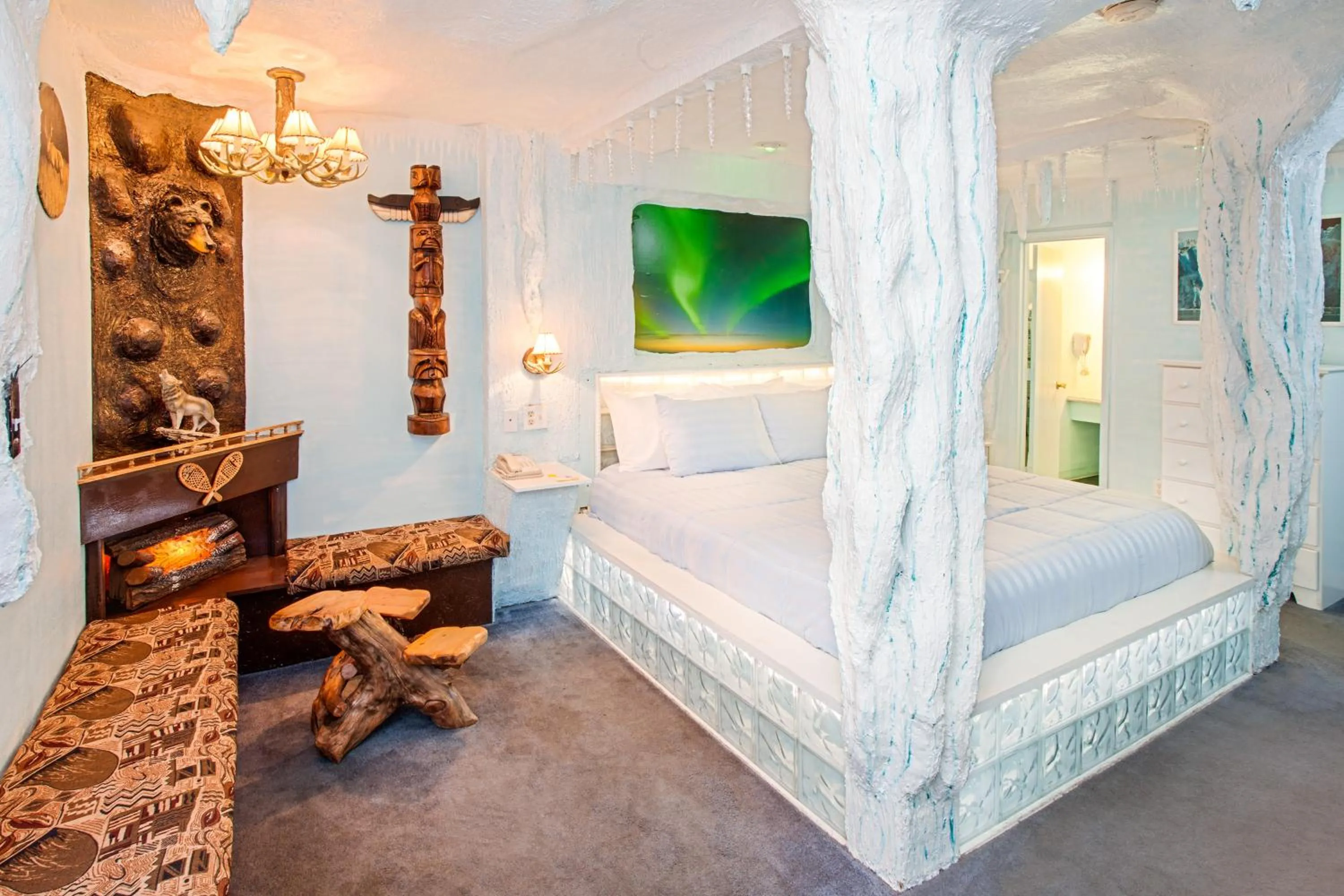 Living room, Bed in Days Inn & Suites by Wyndham Terre Haute