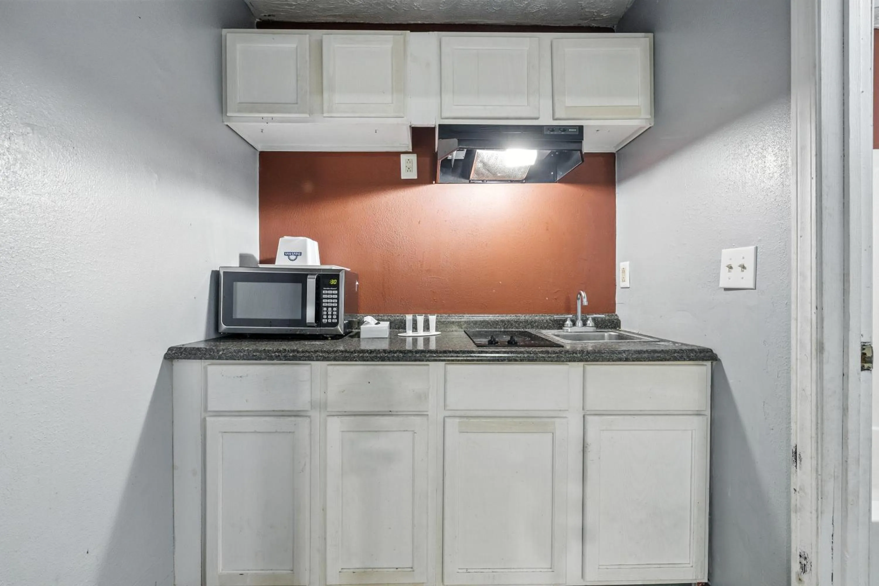 Days Inn & Suites by Wyndham Terre Haute