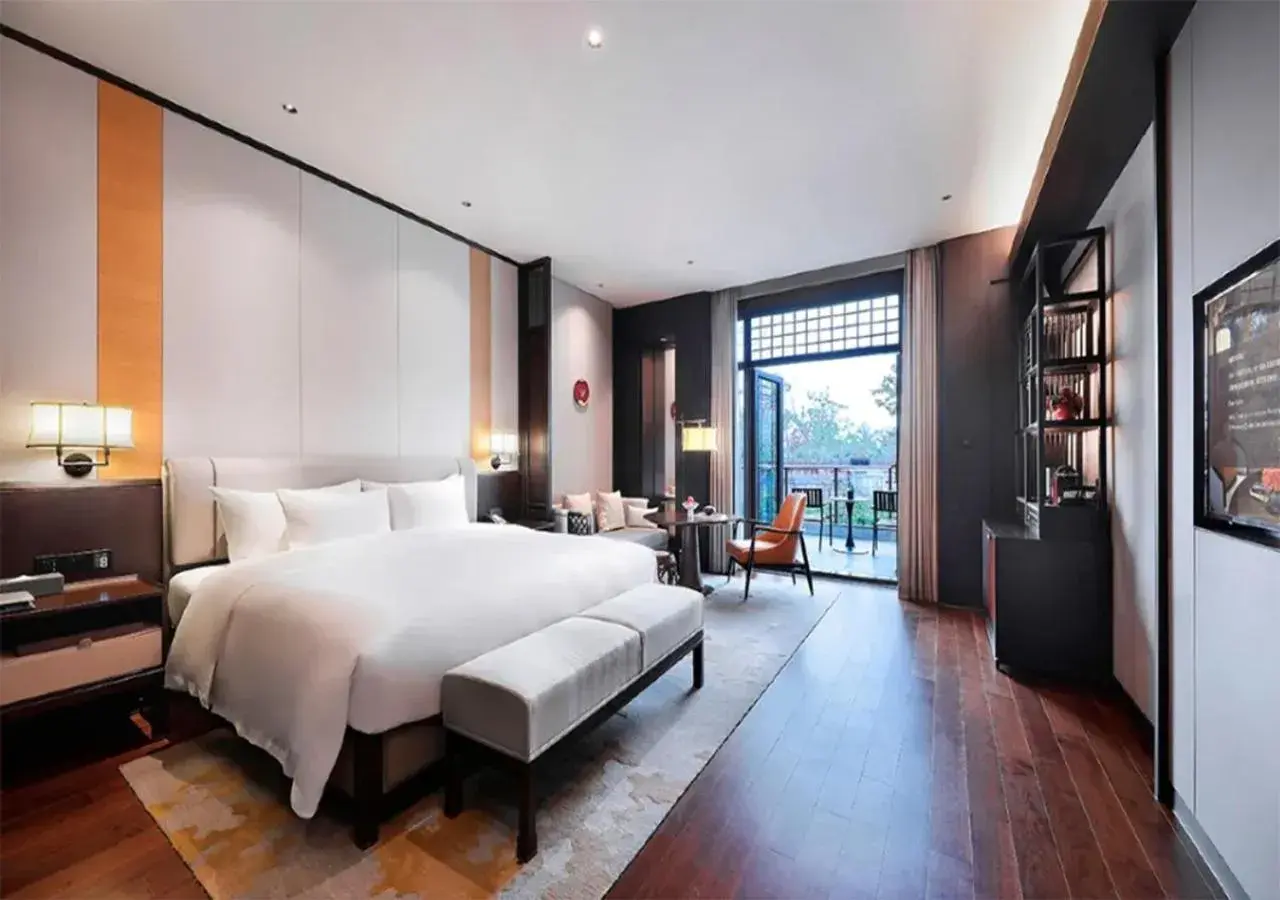 Deluxe King Room in Guang Fulin Prime Hotel Shanghai Deluxe King Room in Guang Fulin Prime Hotel Shanghai