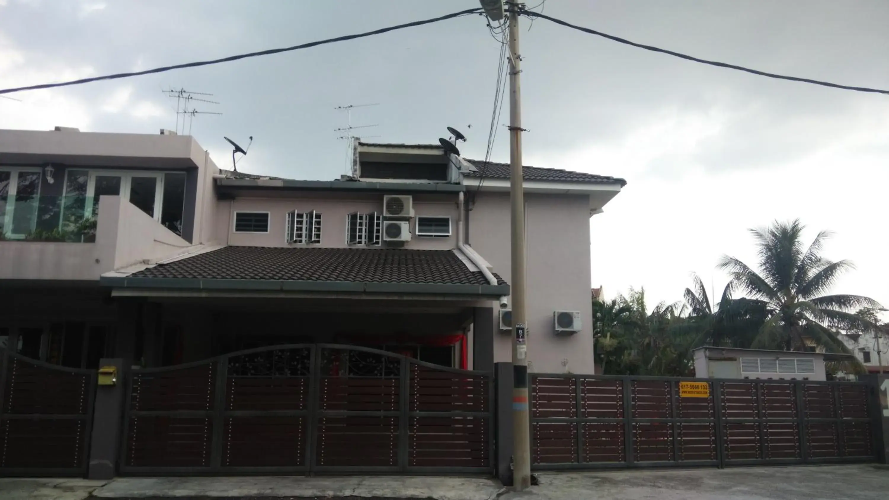 Facade/entrance in Bercham Vacation House Facade/entrance in Bercham Vacation House