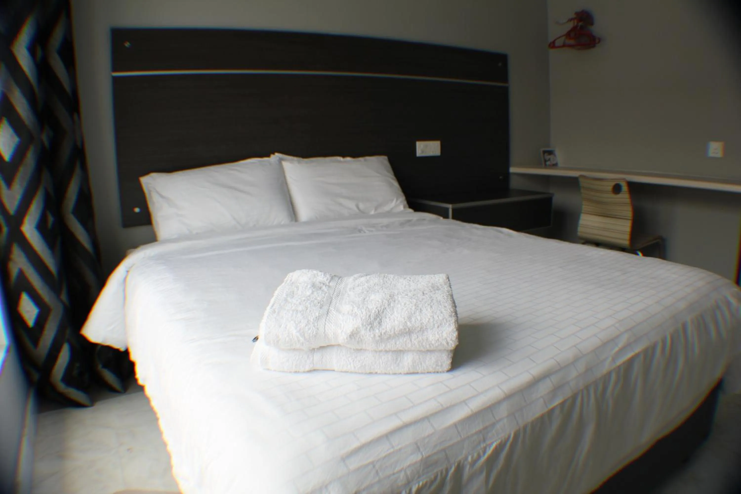 Bathroom, Bed in Bercham Vacation House