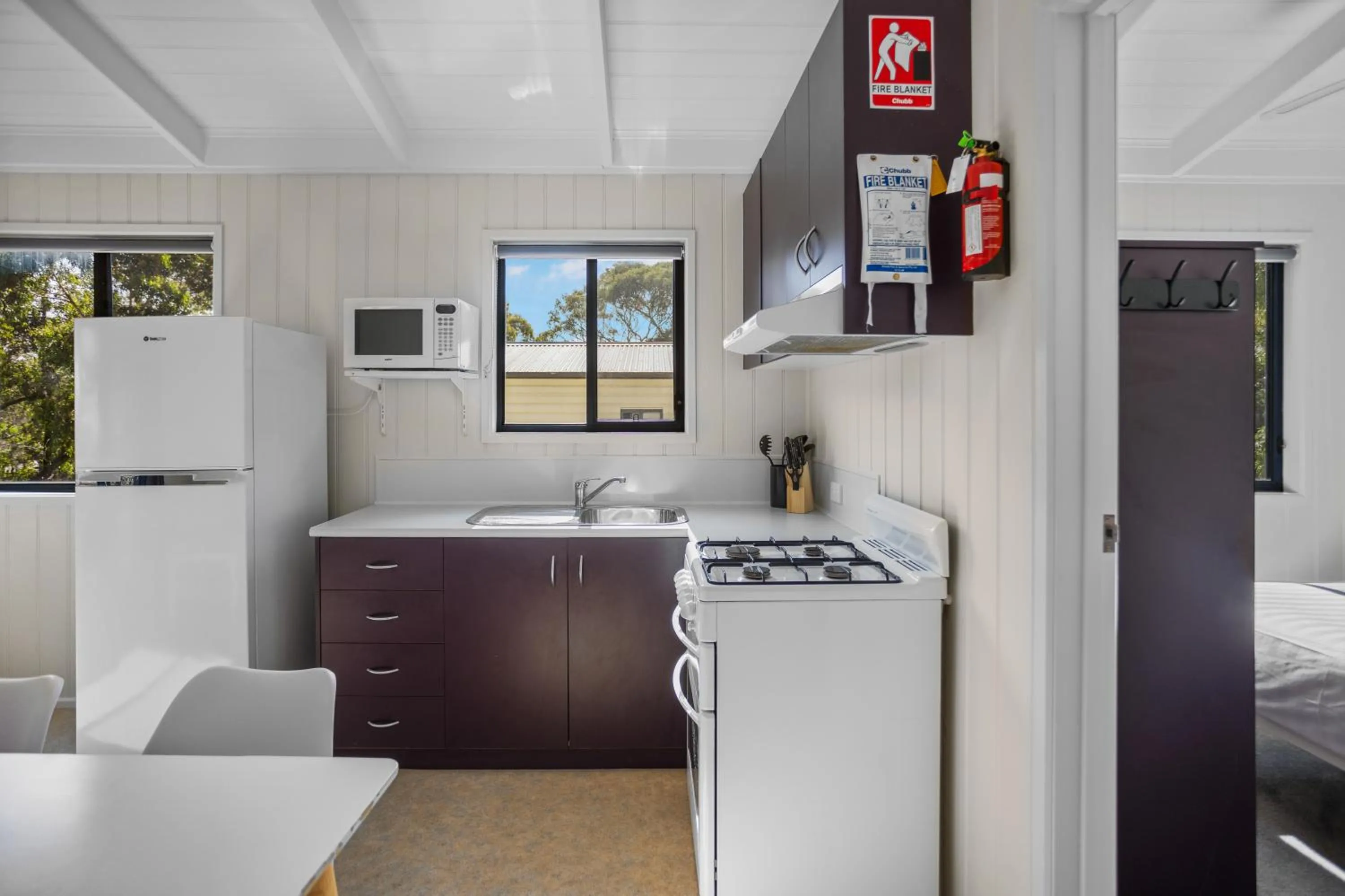Kitchen or kitchenette, Bed in Pet Friendly Stays - BIG4 Aireys Inlet