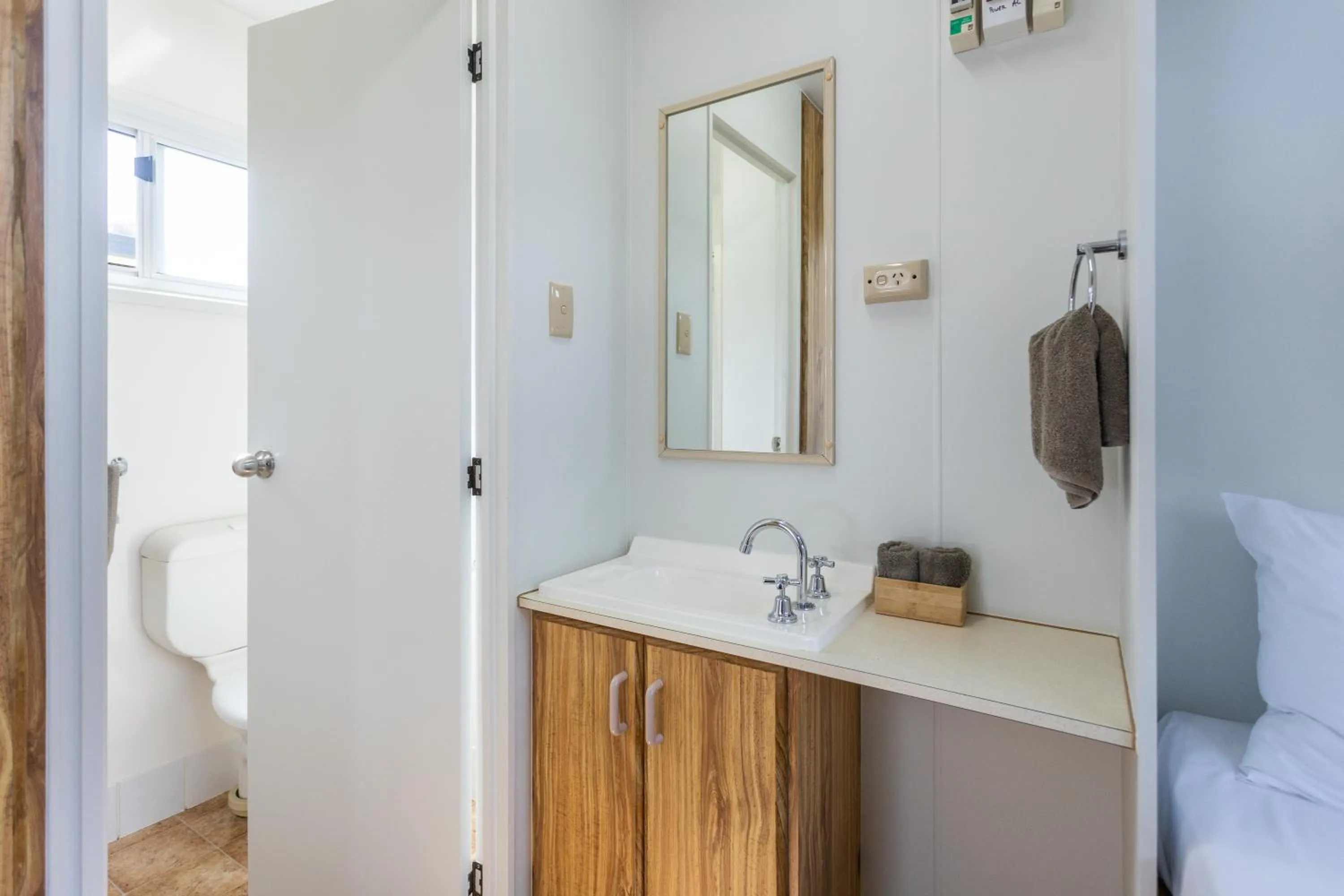 Bathroom, Bed in Pet Friendly Stays - BIG4 Aireys Inlet