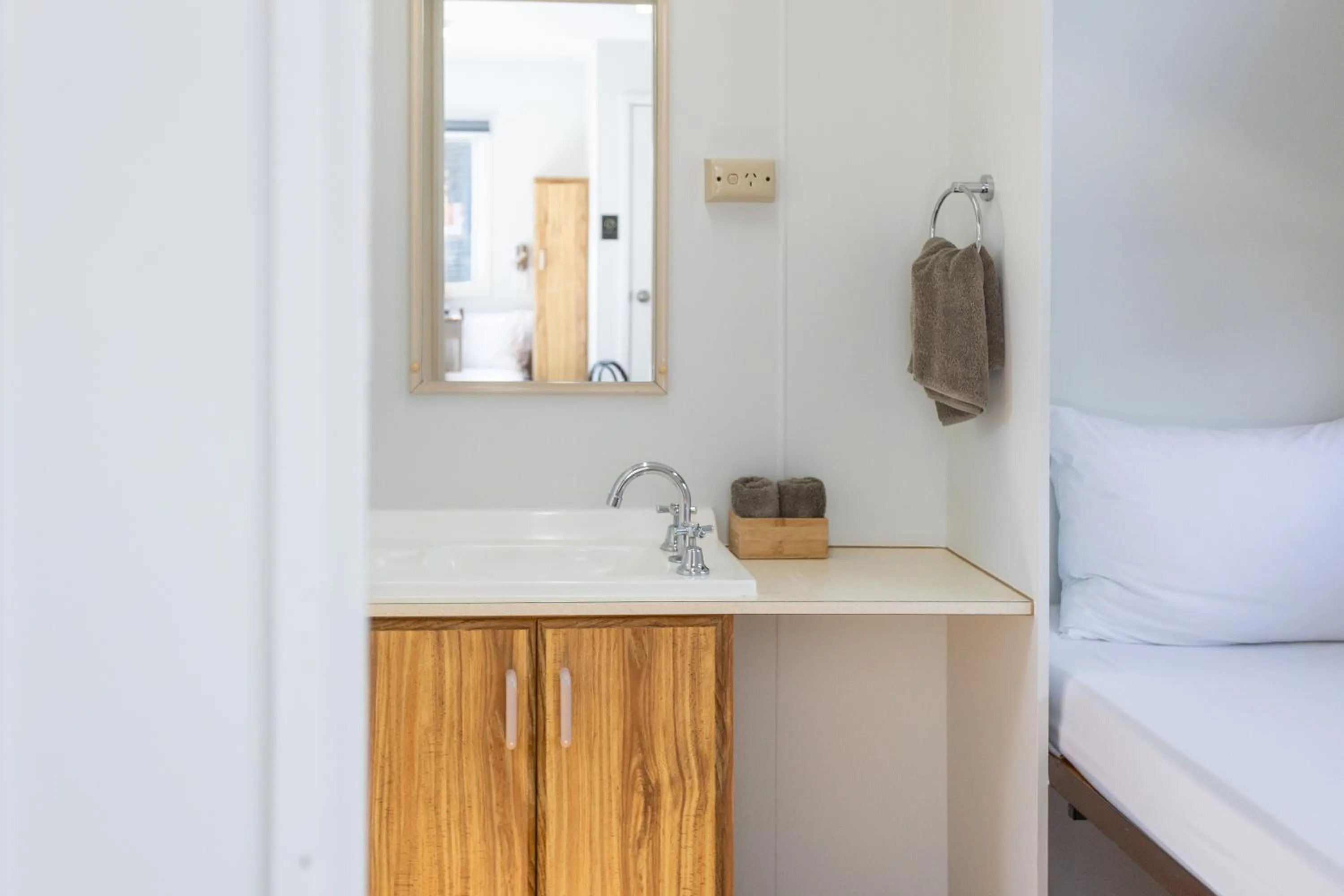 Bathroom, Bed in Pet Friendly Stays - BIG4 Aireys Inlet