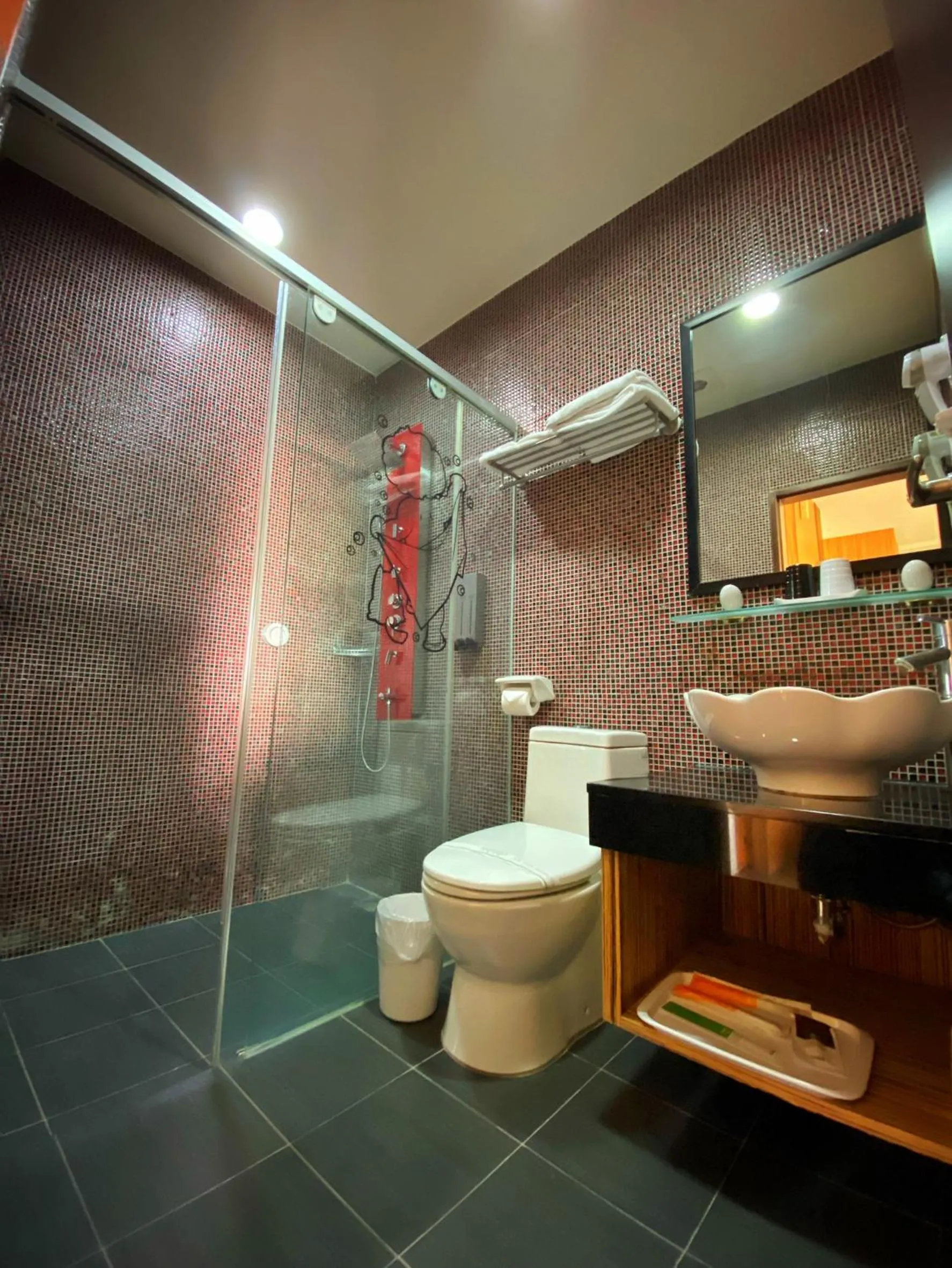 Shower in The Domed Tile B&B