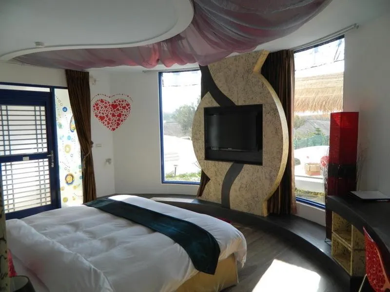 Photo of the whole room, Bed in The Domed Tile B&B