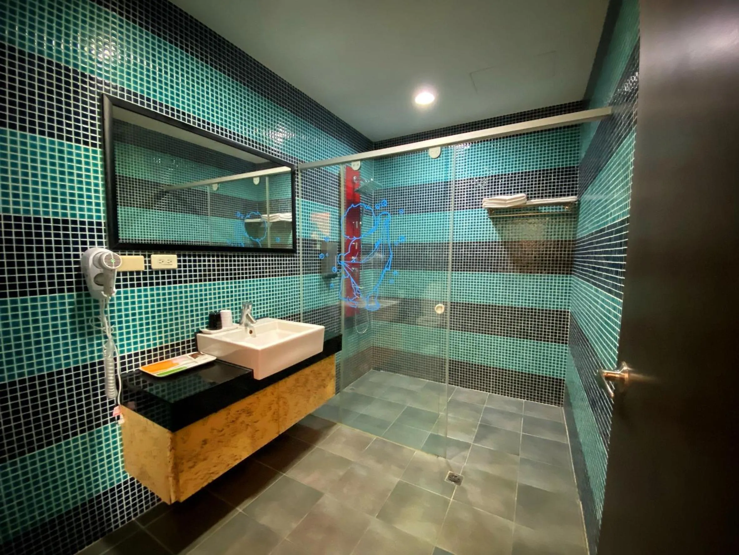 Shower in The Domed Tile B&B