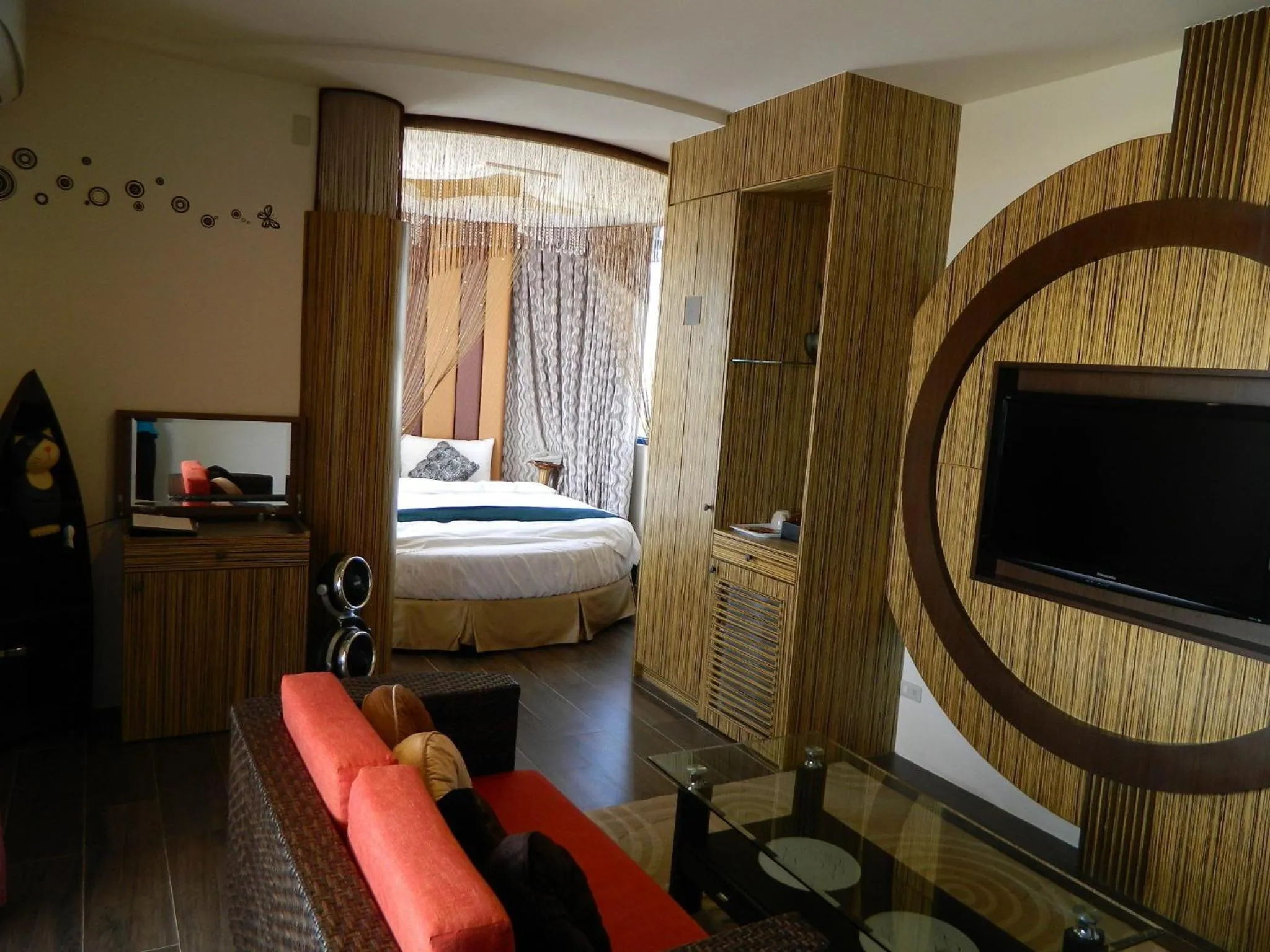 Photo of the whole room, Bed in The Domed Tile B&B