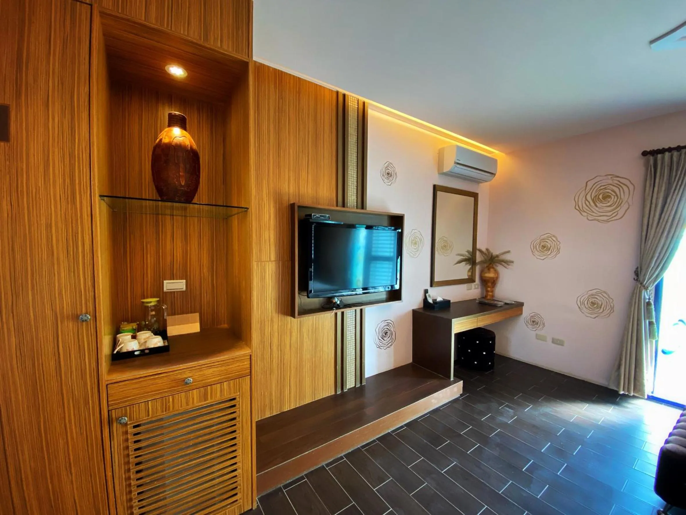 TV and multimedia in The Domed Tile B&B