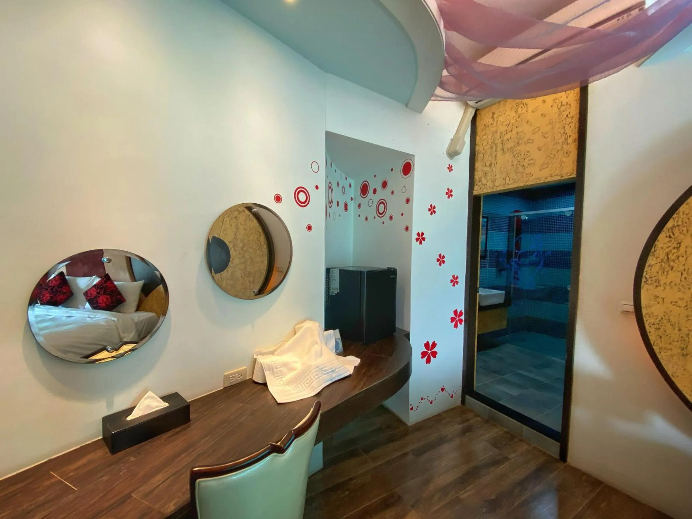 Photo of the whole room in The Domed Tile B&B