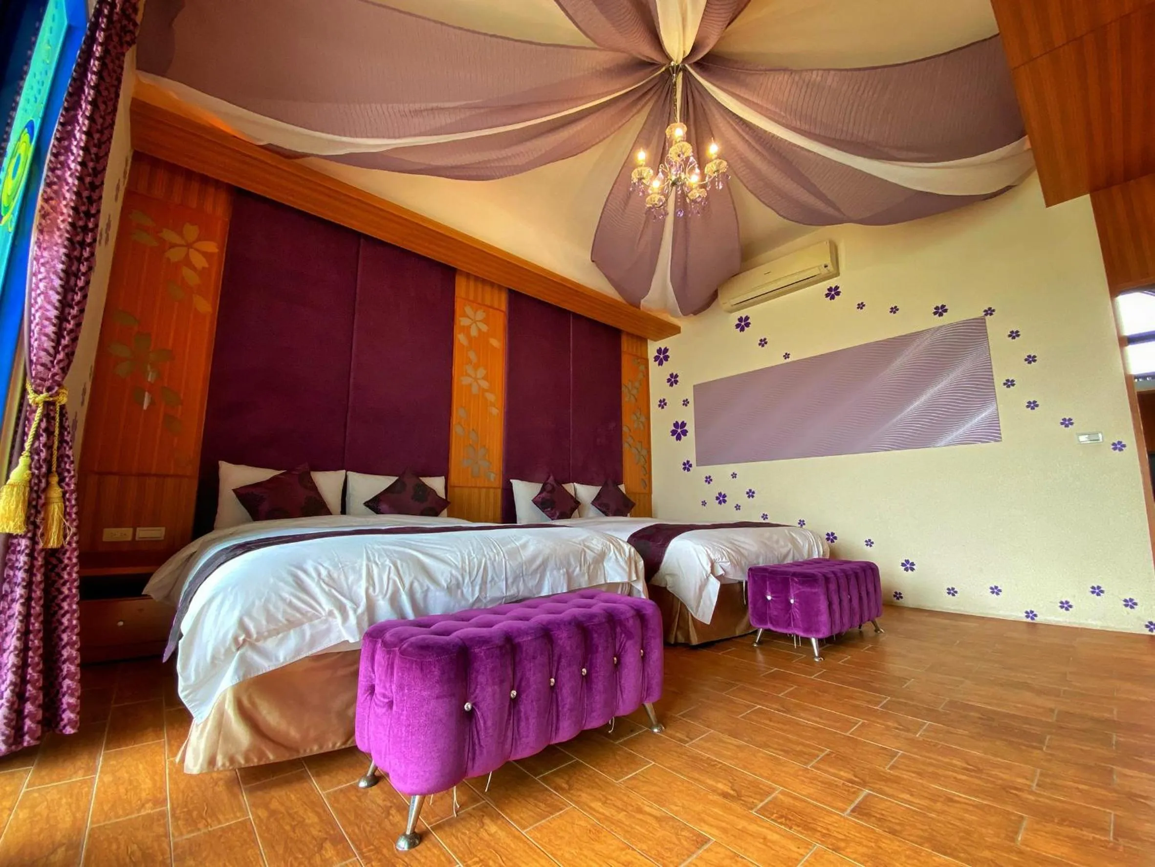 Bed in The Domed Tile B&B