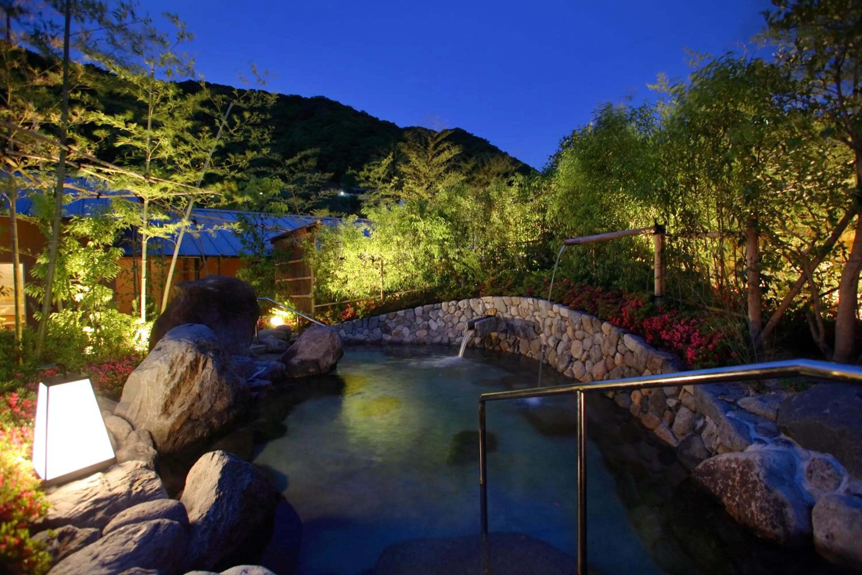 Hot Spring Bath in Hagihonjin