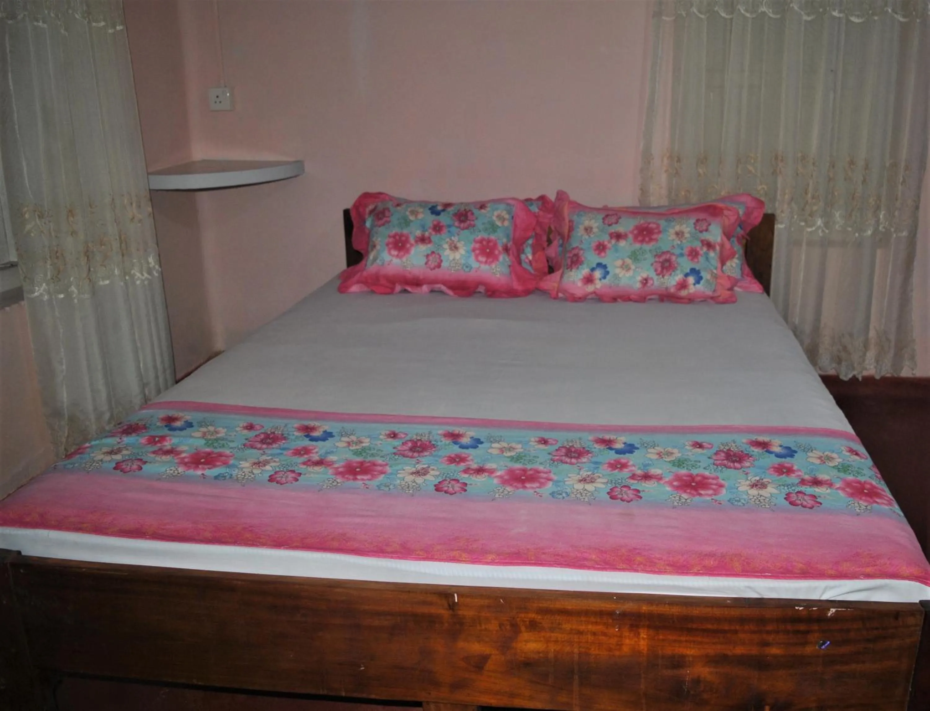 Bed in Deniyaya Guest House