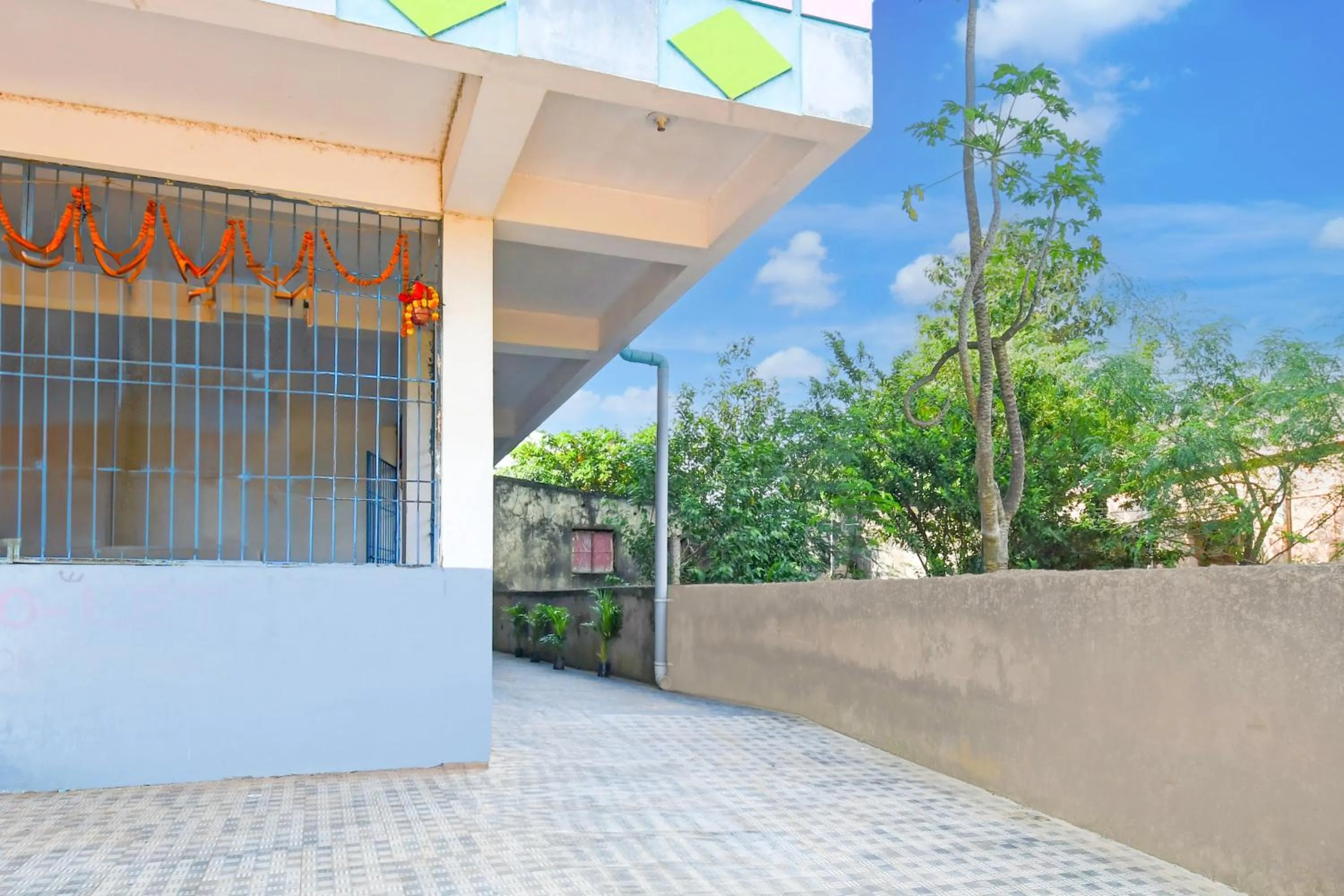 Facade/entrance in Hotel O The S2 INN