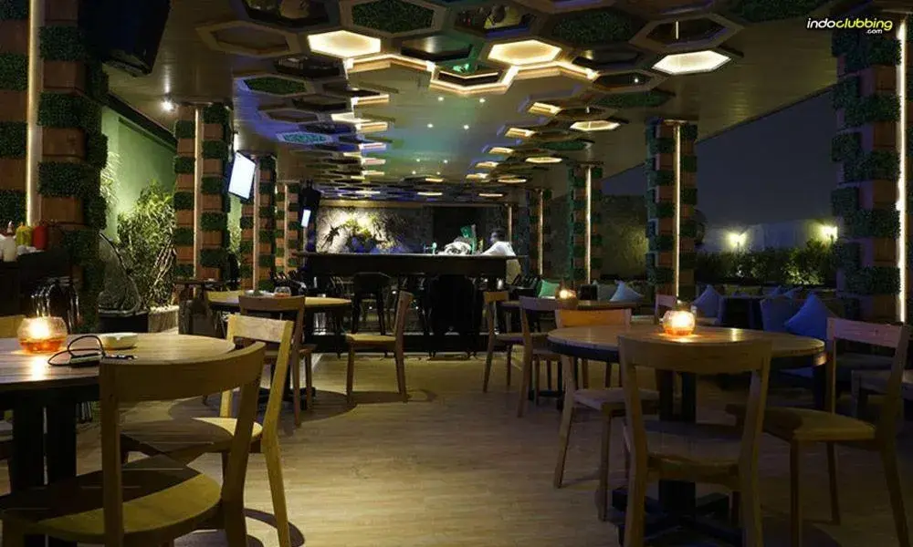 Restaurant/places to eat in Whiz Prime Hotel Kelapa Gading Restaurant/places to eat in Whiz Prime Hotel Kelapa Gading