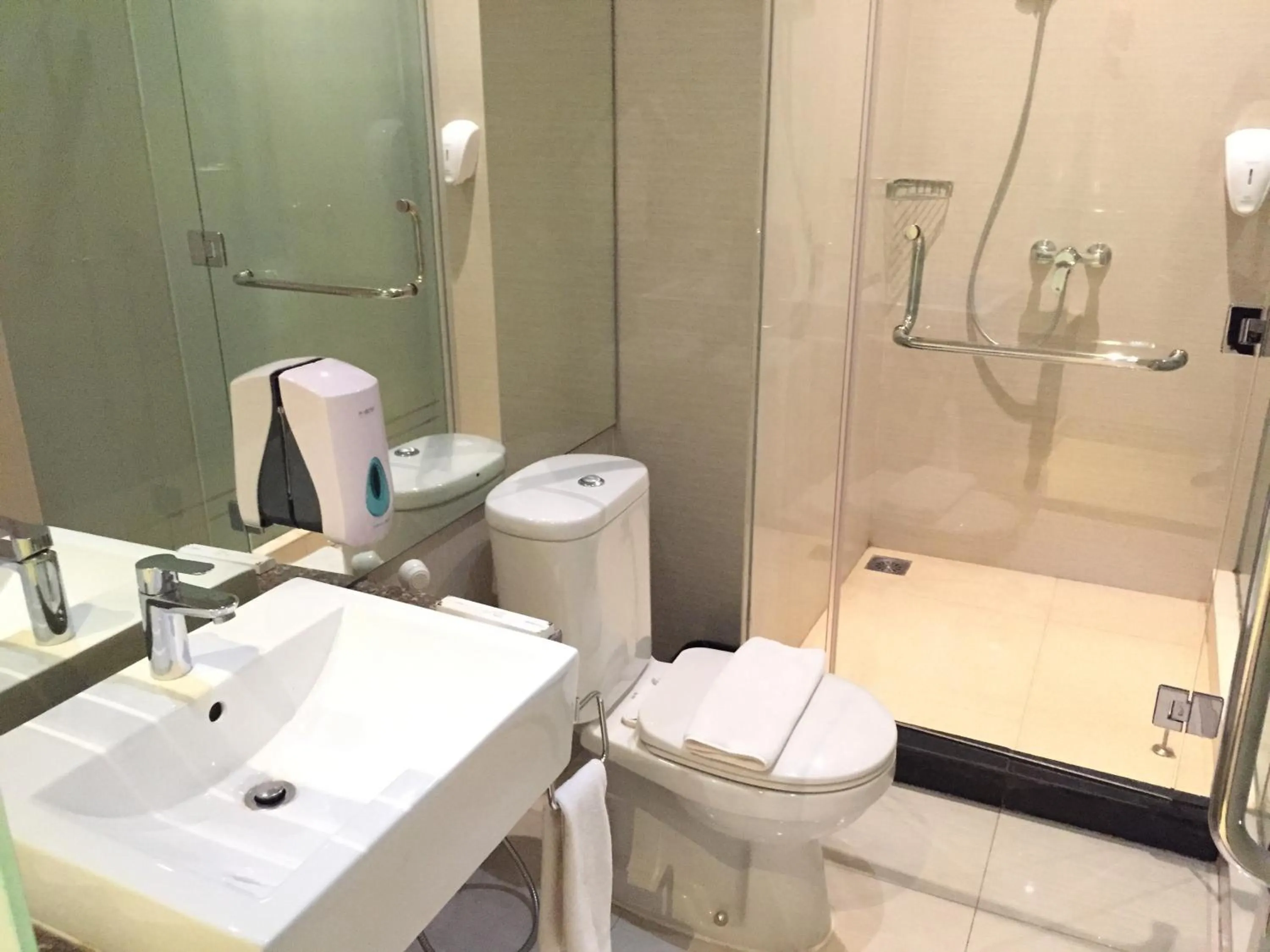 Toilet in Whiz Prime Hotel Kelapa Gading