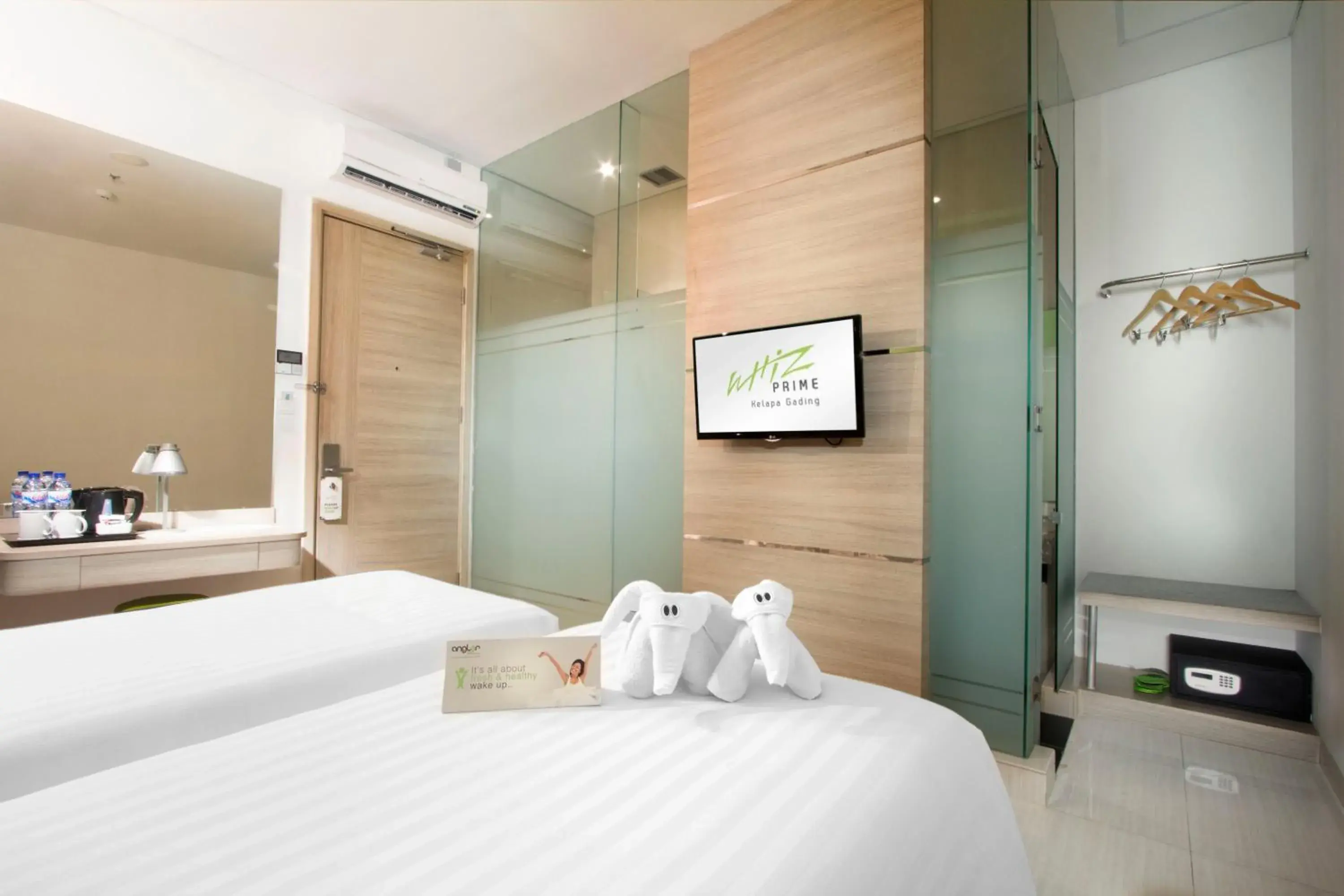 Superior Twin Room in Whiz Prime Hotel Kelapa Gading Superior Twin Room in Whiz Prime Hotel Kelapa Gading