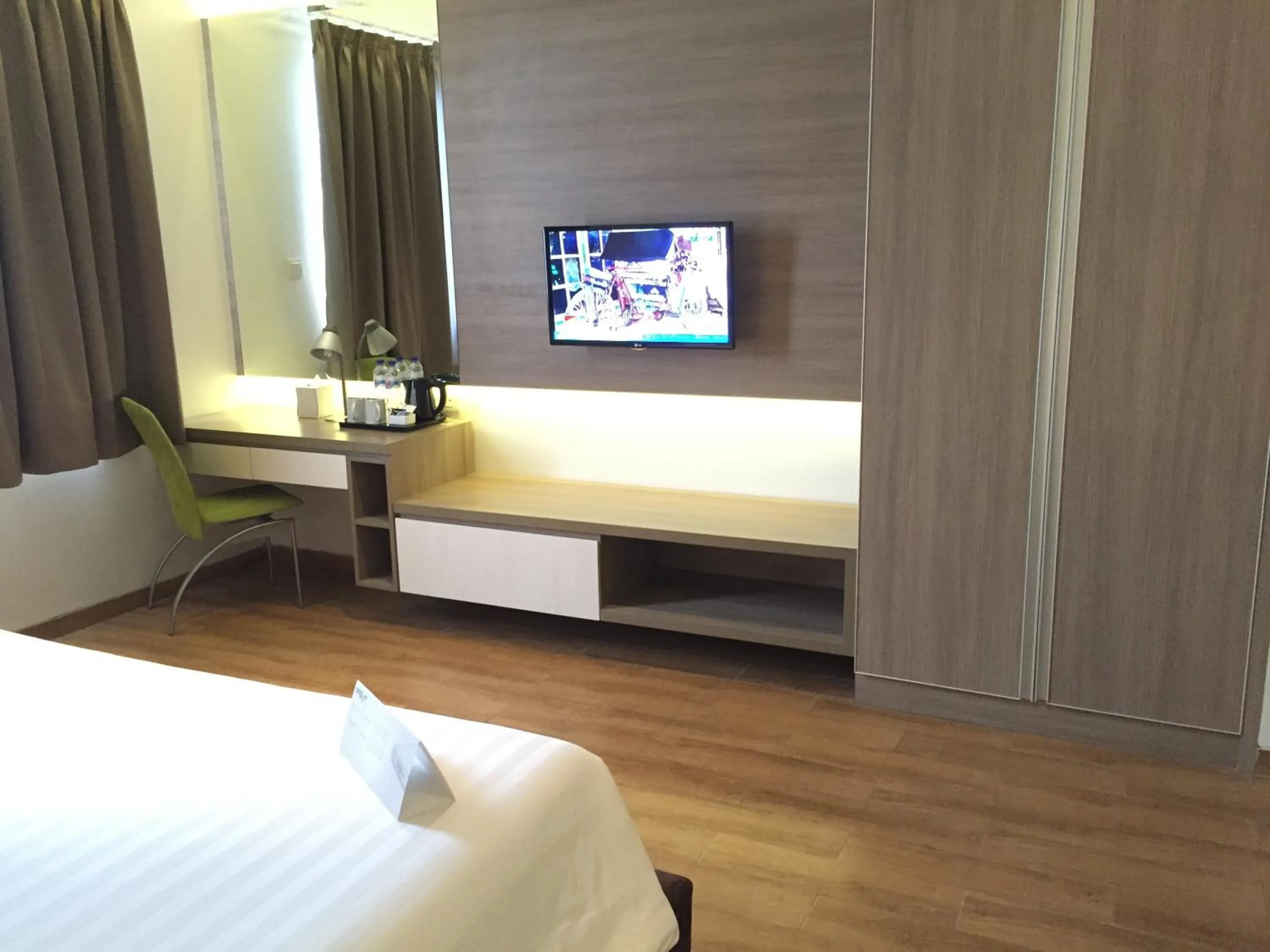 TV and multimedia, Bed in Whiz Prime Hotel Kelapa Gading