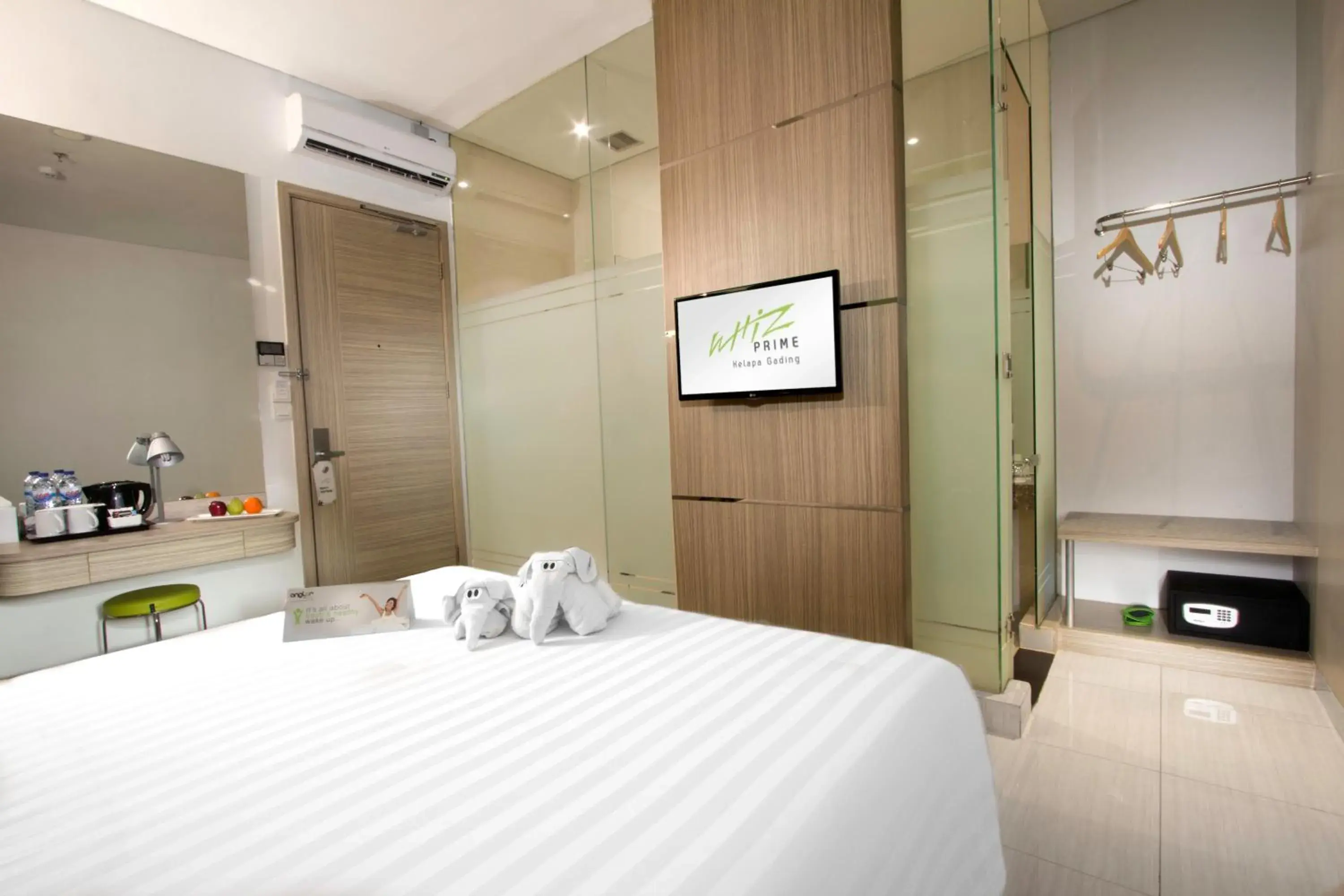 Superior King Room in Whiz Prime Hotel Kelapa Gading Superior King Room in Whiz Prime Hotel Kelapa Gading