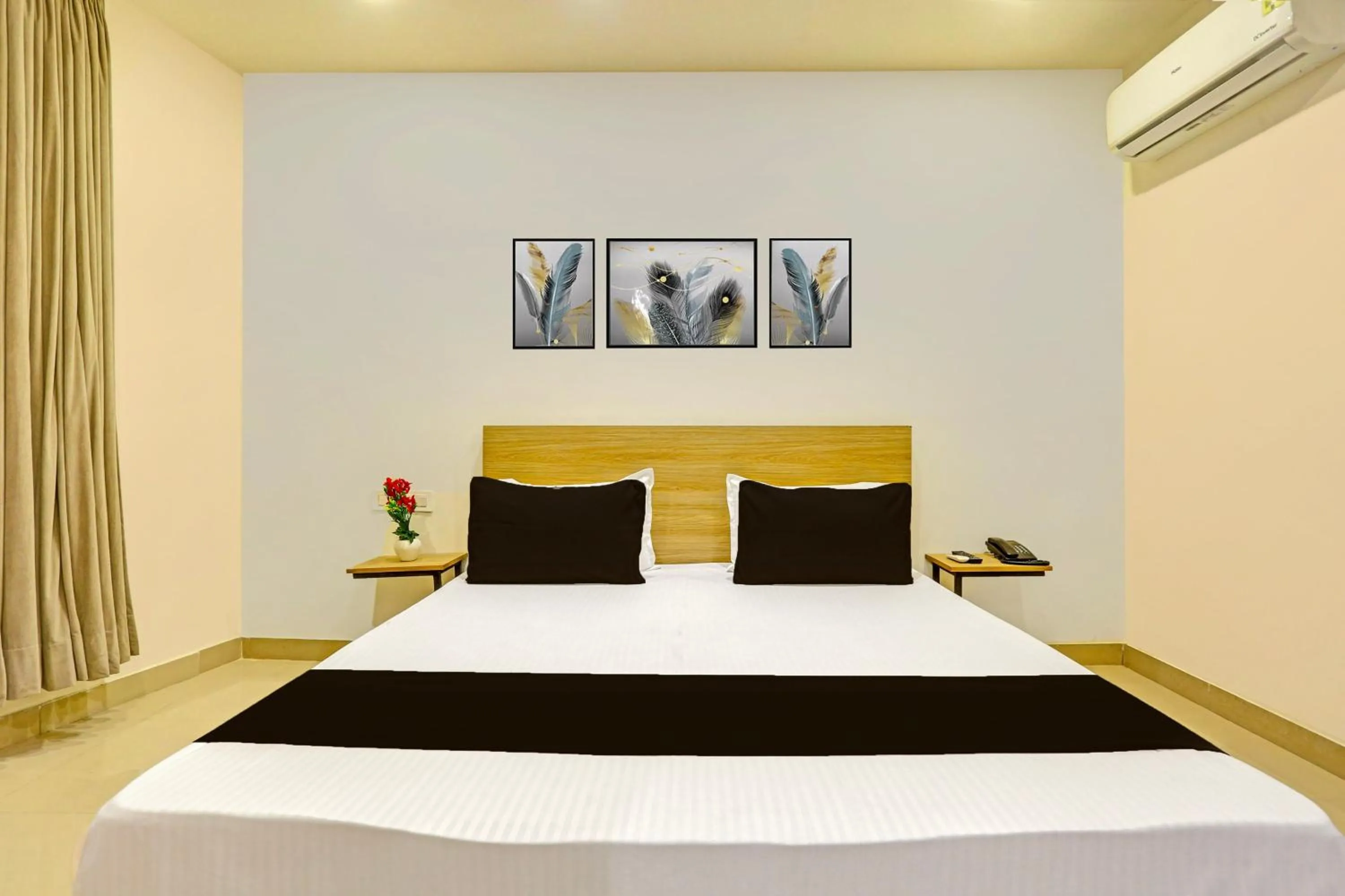 Bedroom, Bed in Super Hotel O Plush Homes