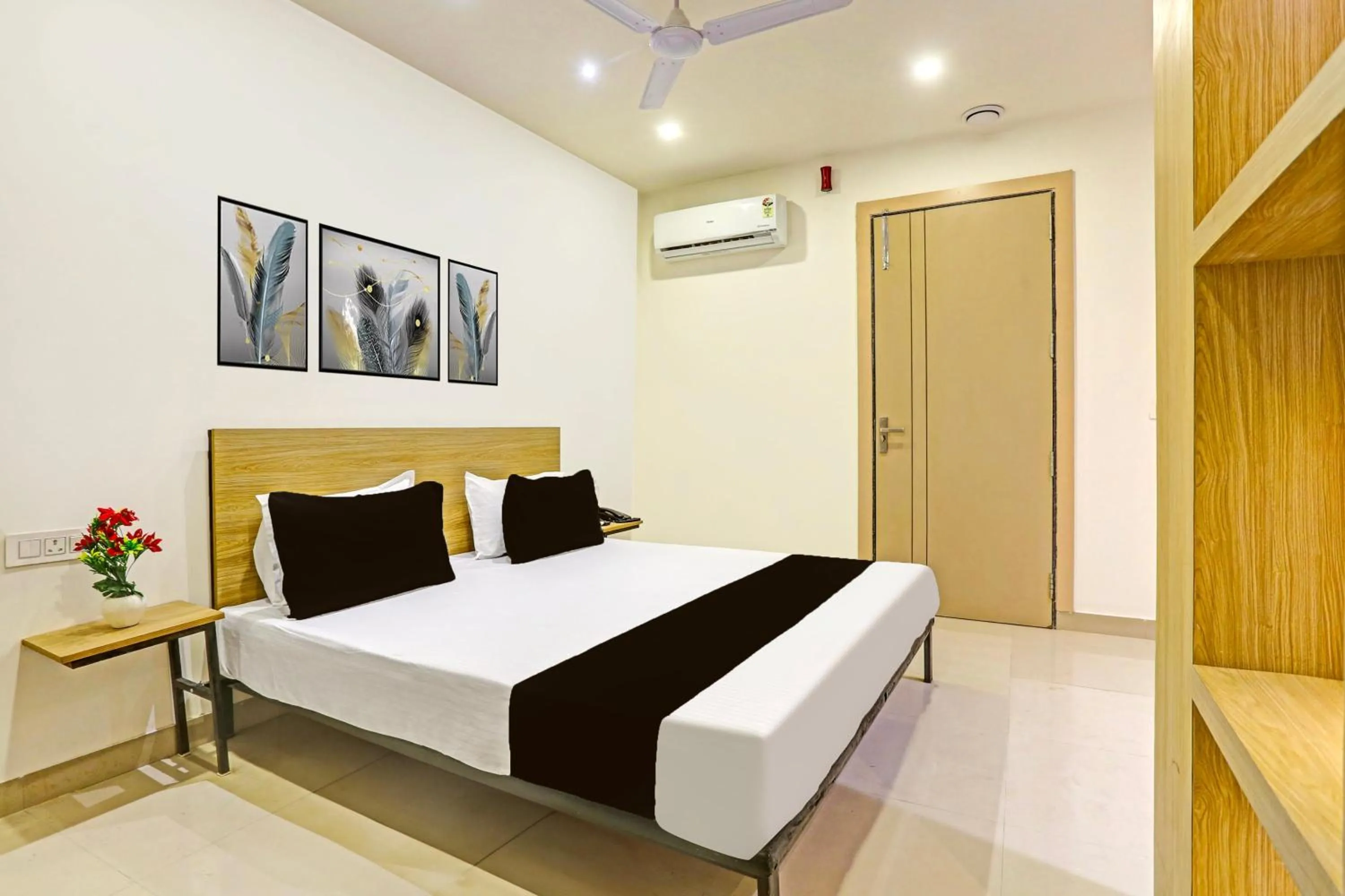 Bedroom, Bed in Hotel O Plush Homes