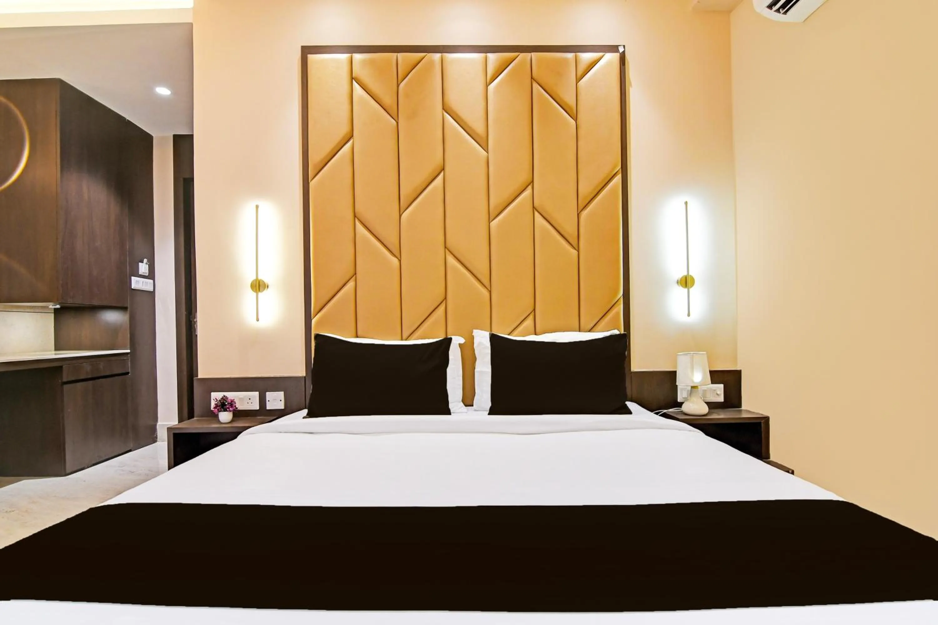 Bedroom, Bed in Super Hotel O SAMOTEL