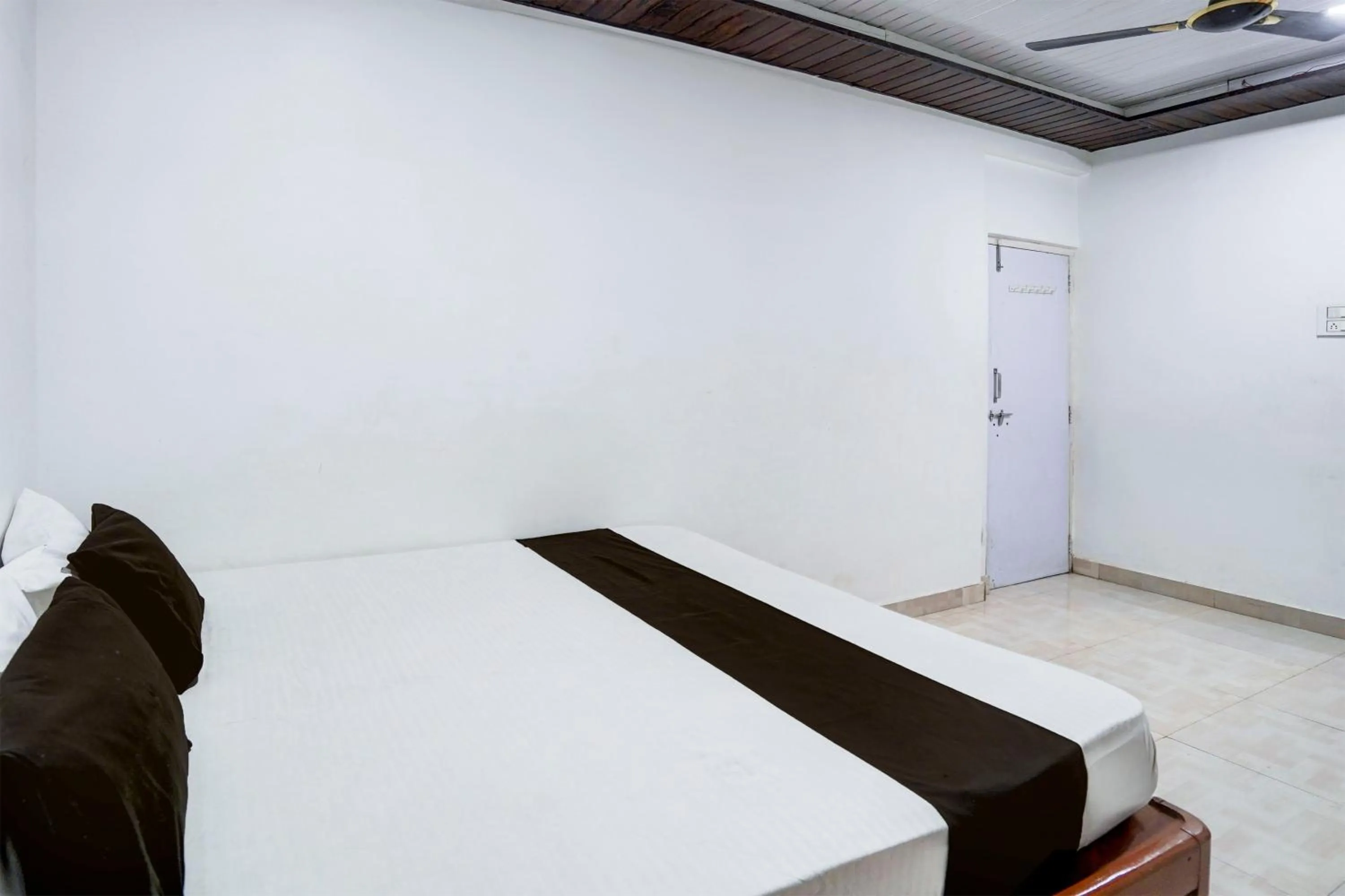 Bedroom, Bed in Hotel O Raj Resort