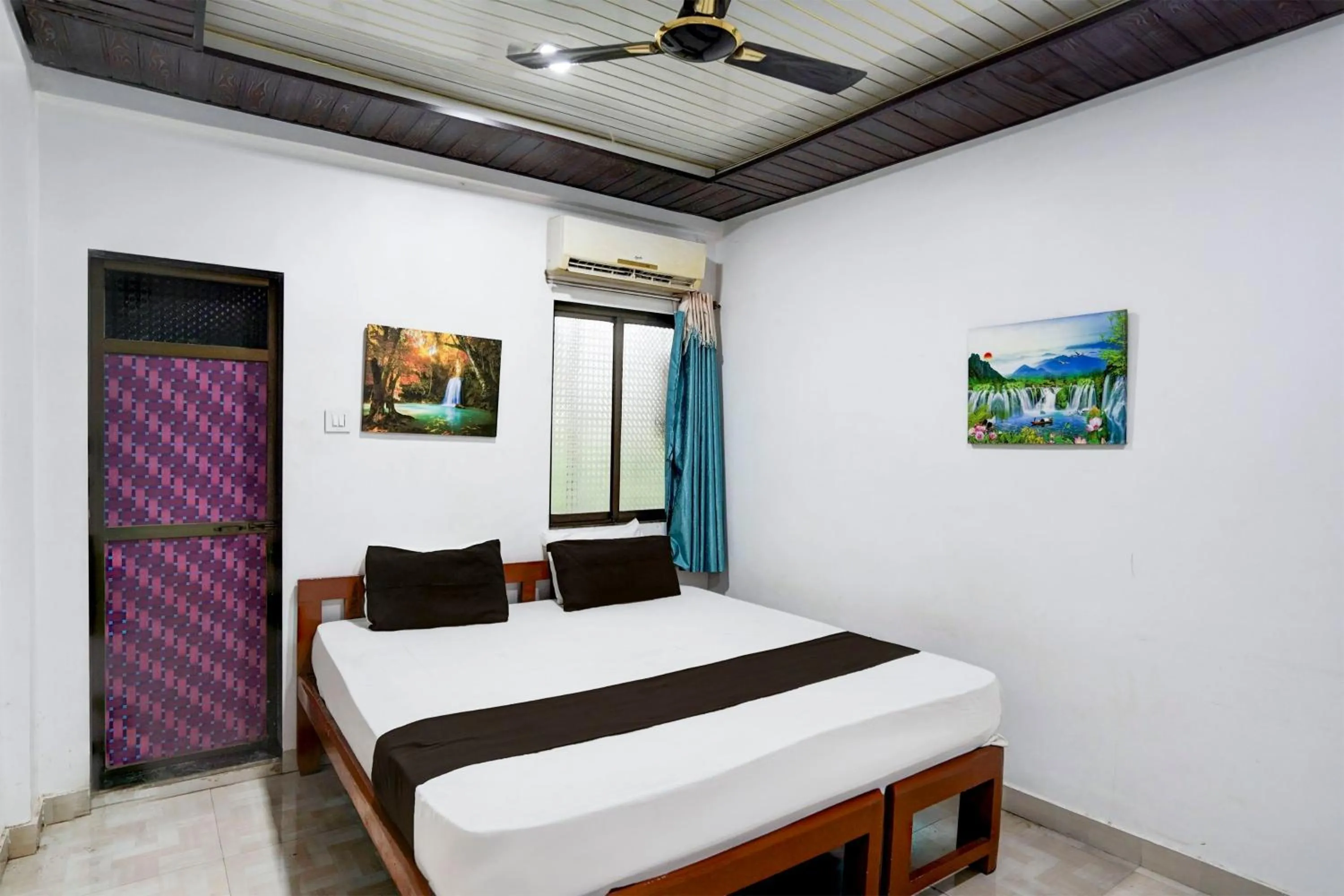 Facade/entrance, Bed in Hotel O Raj Resort