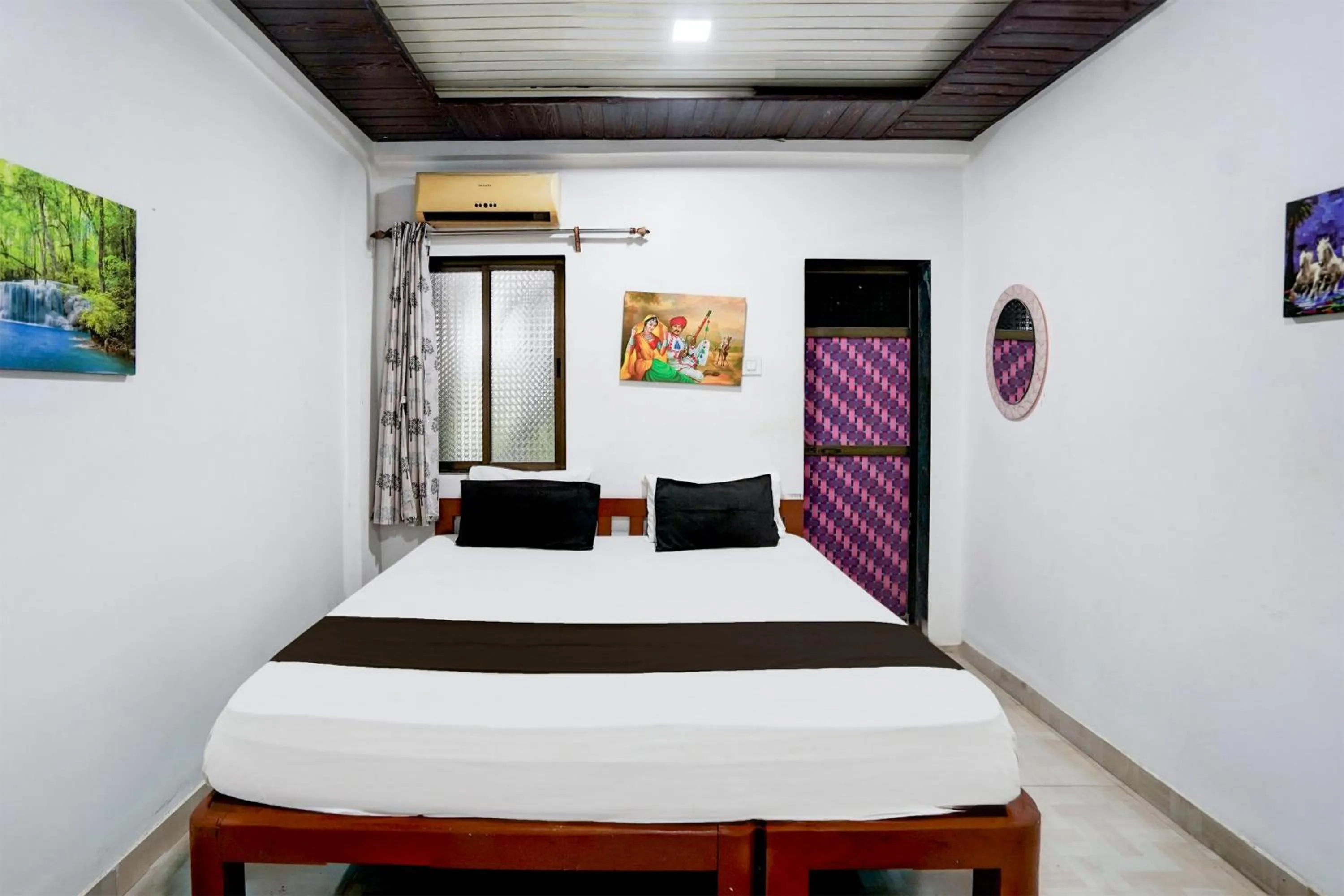 Facade/entrance, Bed in Hotel O Raj Resort