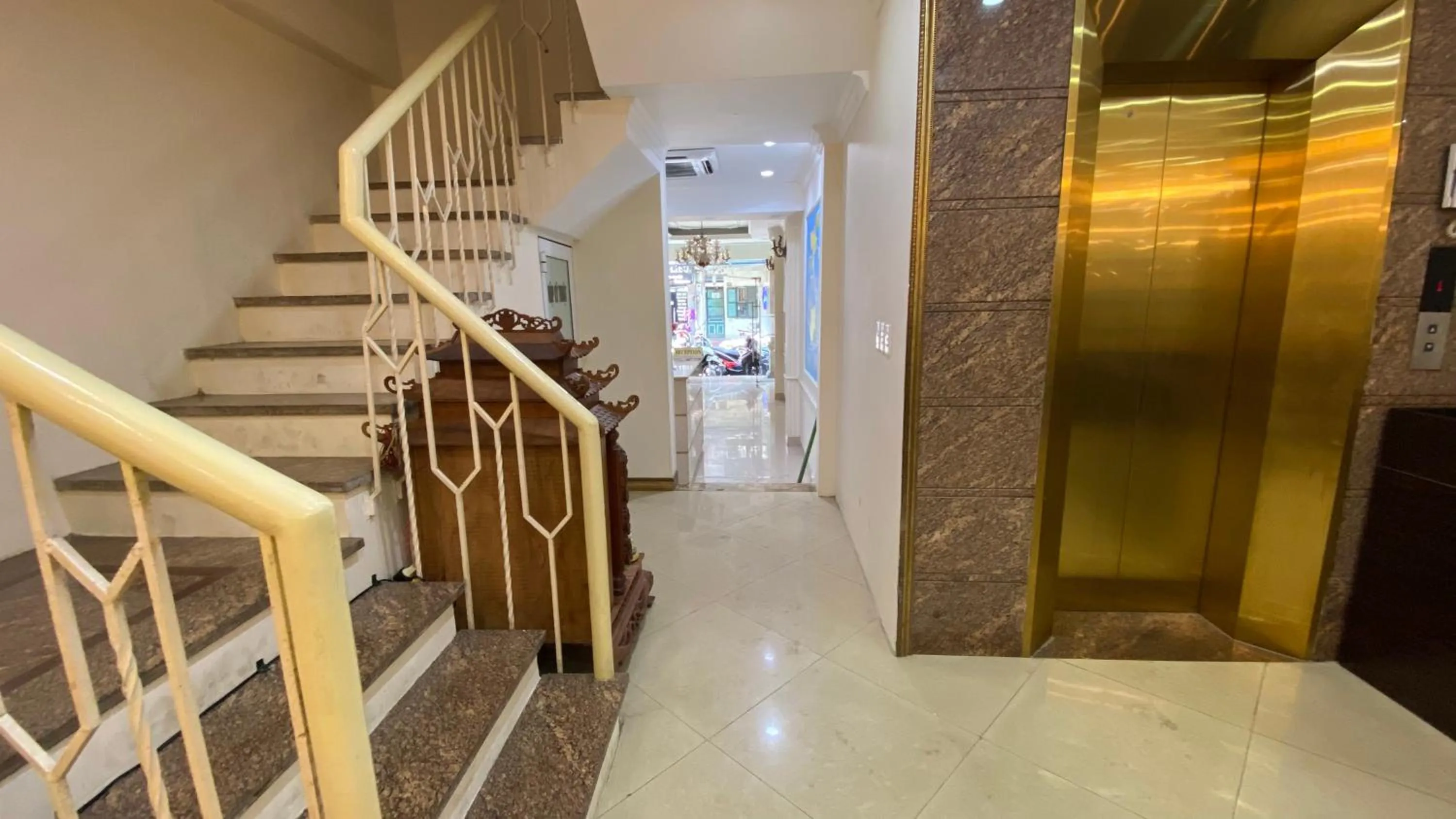 elevator in Milton Boutique Hotel