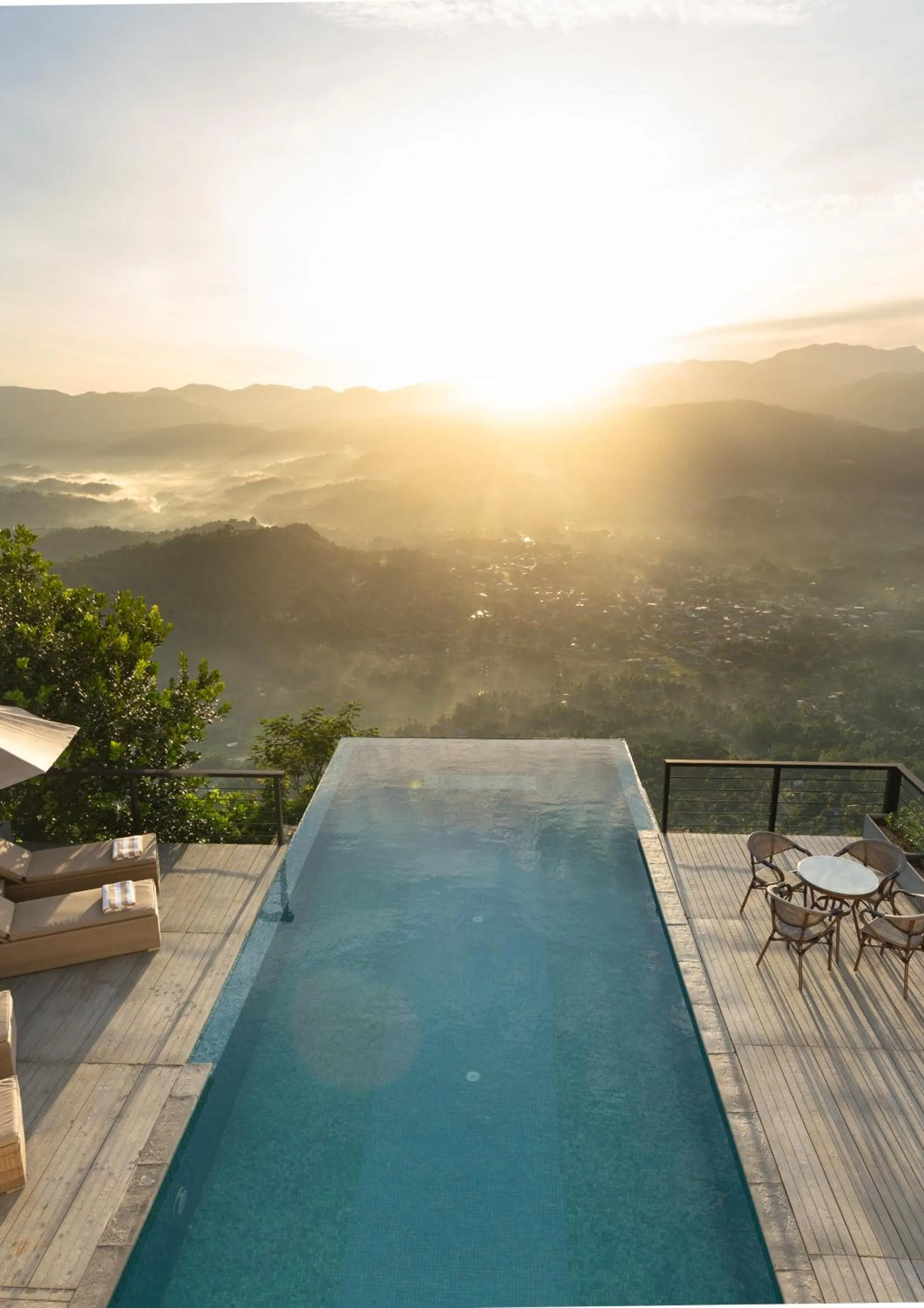 Swimming pool in W15 Ambuluwawa