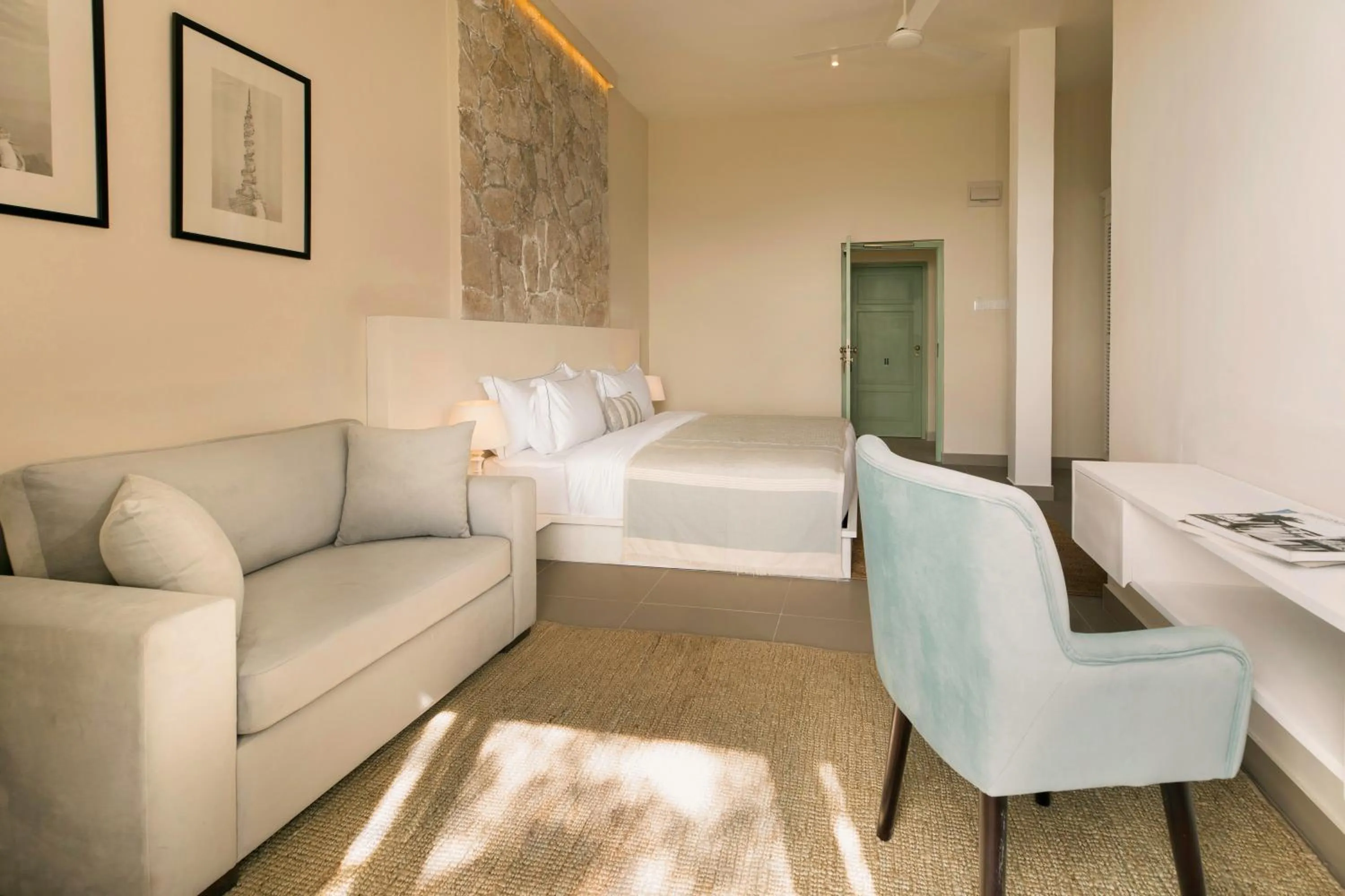 Bedroom in W15 Ambuluwawa