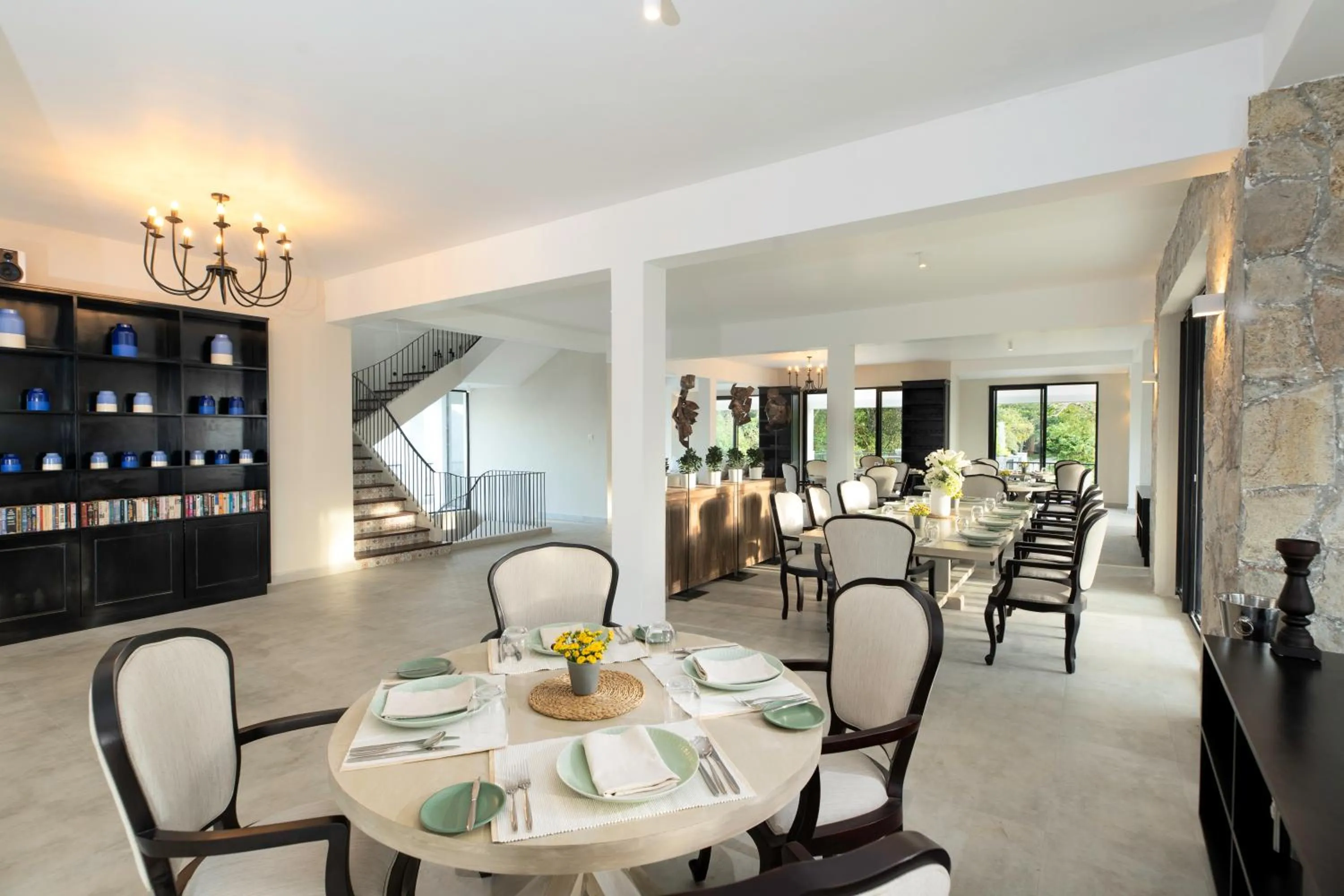 Restaurant/places to eat in W15 Ambuluwawa