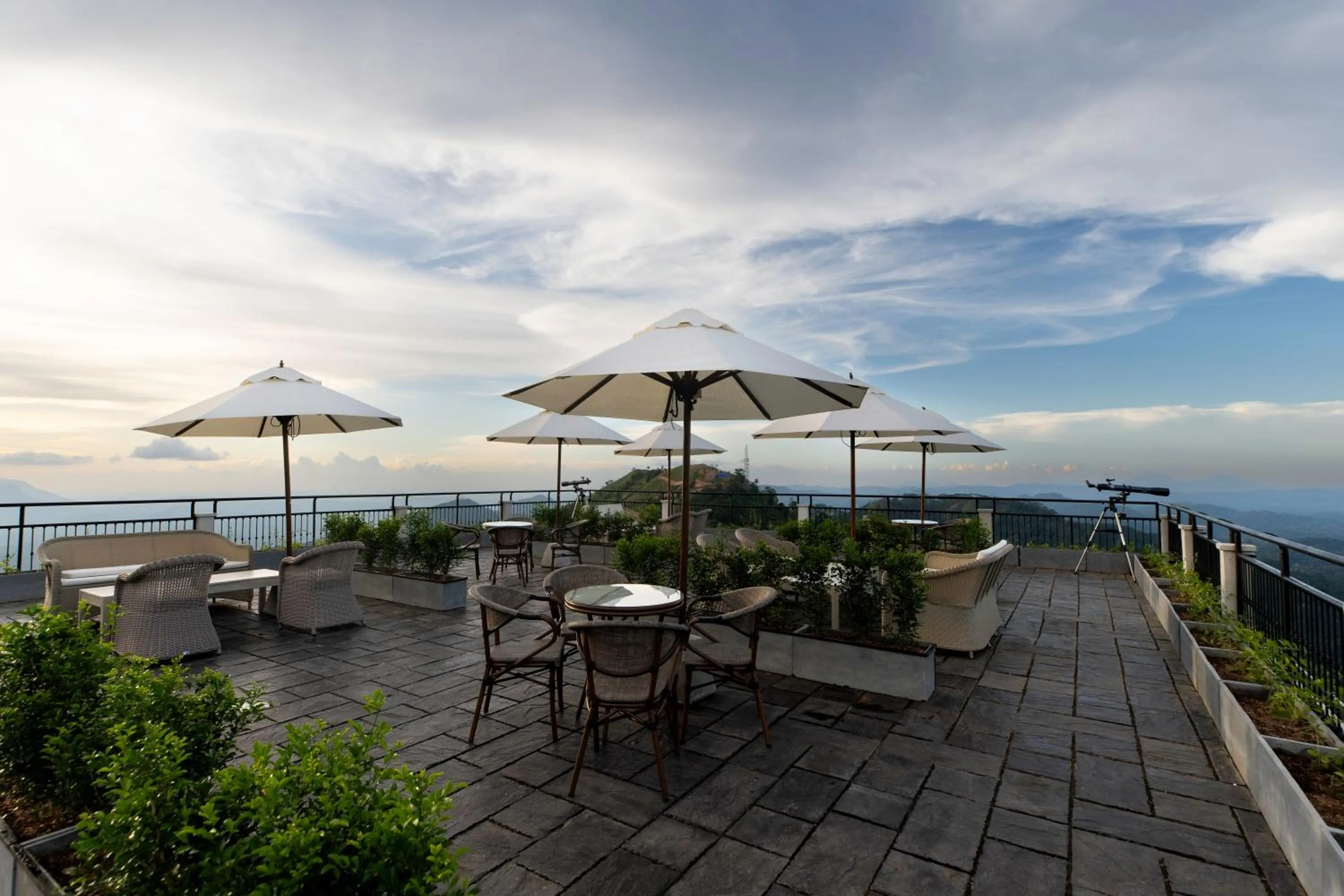 Restaurant/places to eat in W15 Ambuluwawa