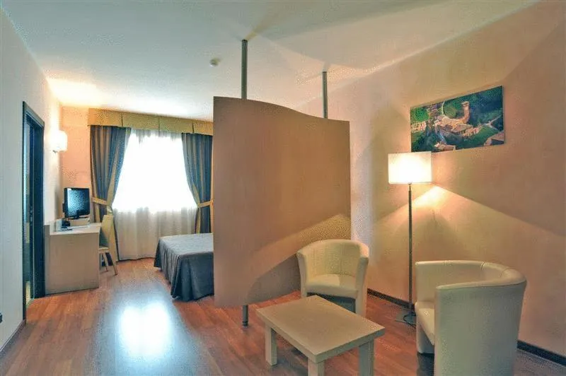 Photo of the whole room in Hotel Arthur