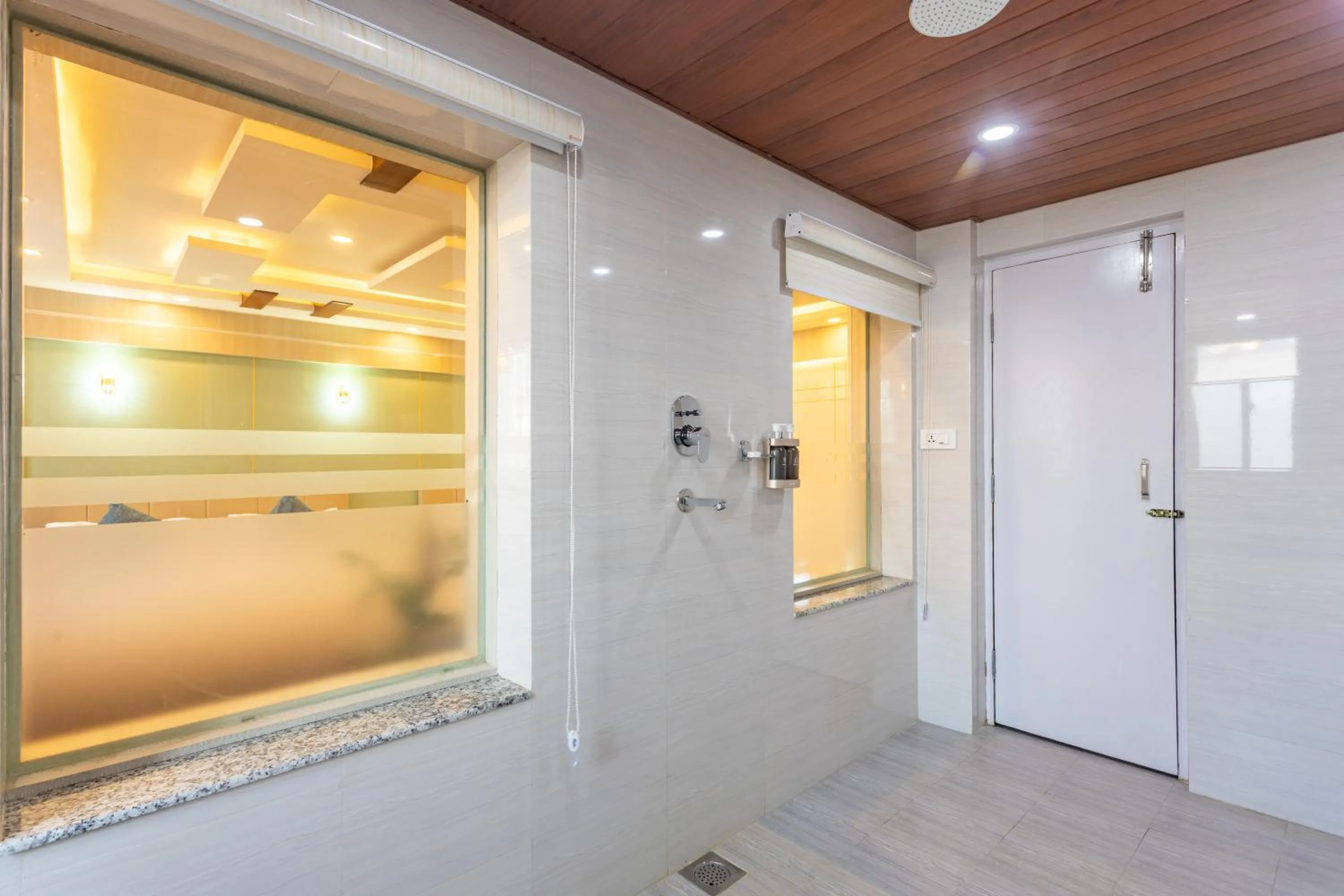 Bathroom in Airport Diana Hotel