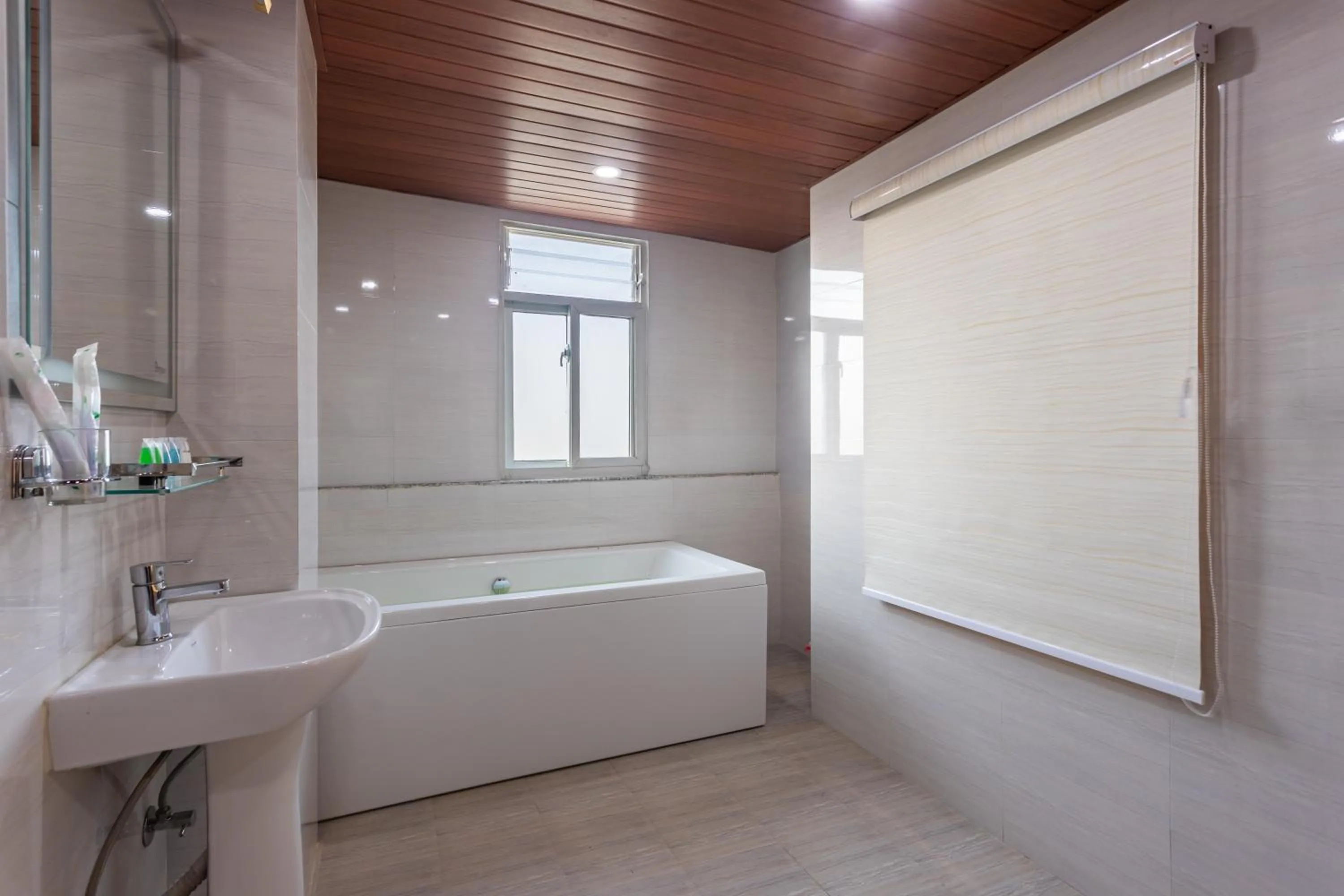 Bath in Airport Diana Hotel