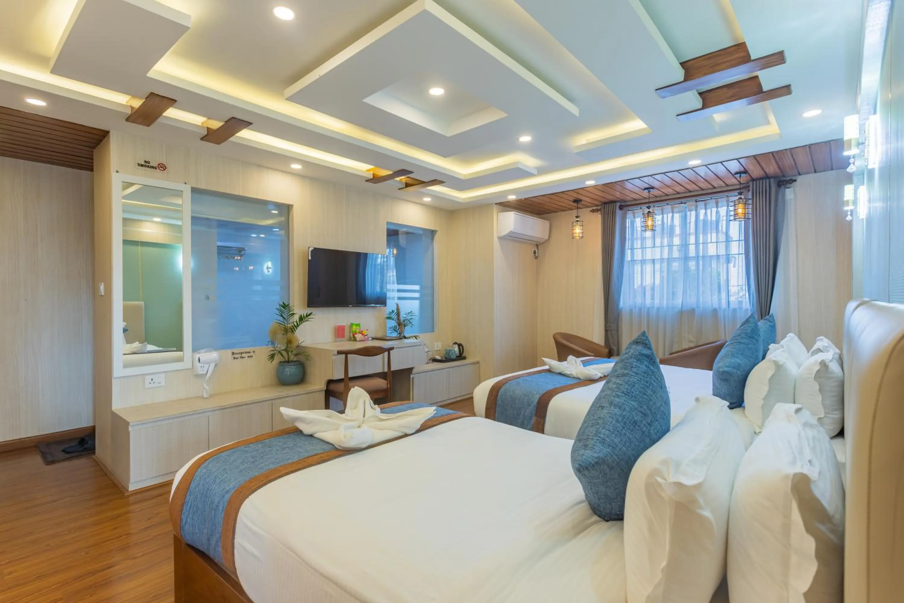 TV and multimedia in Airport Diana Hotel