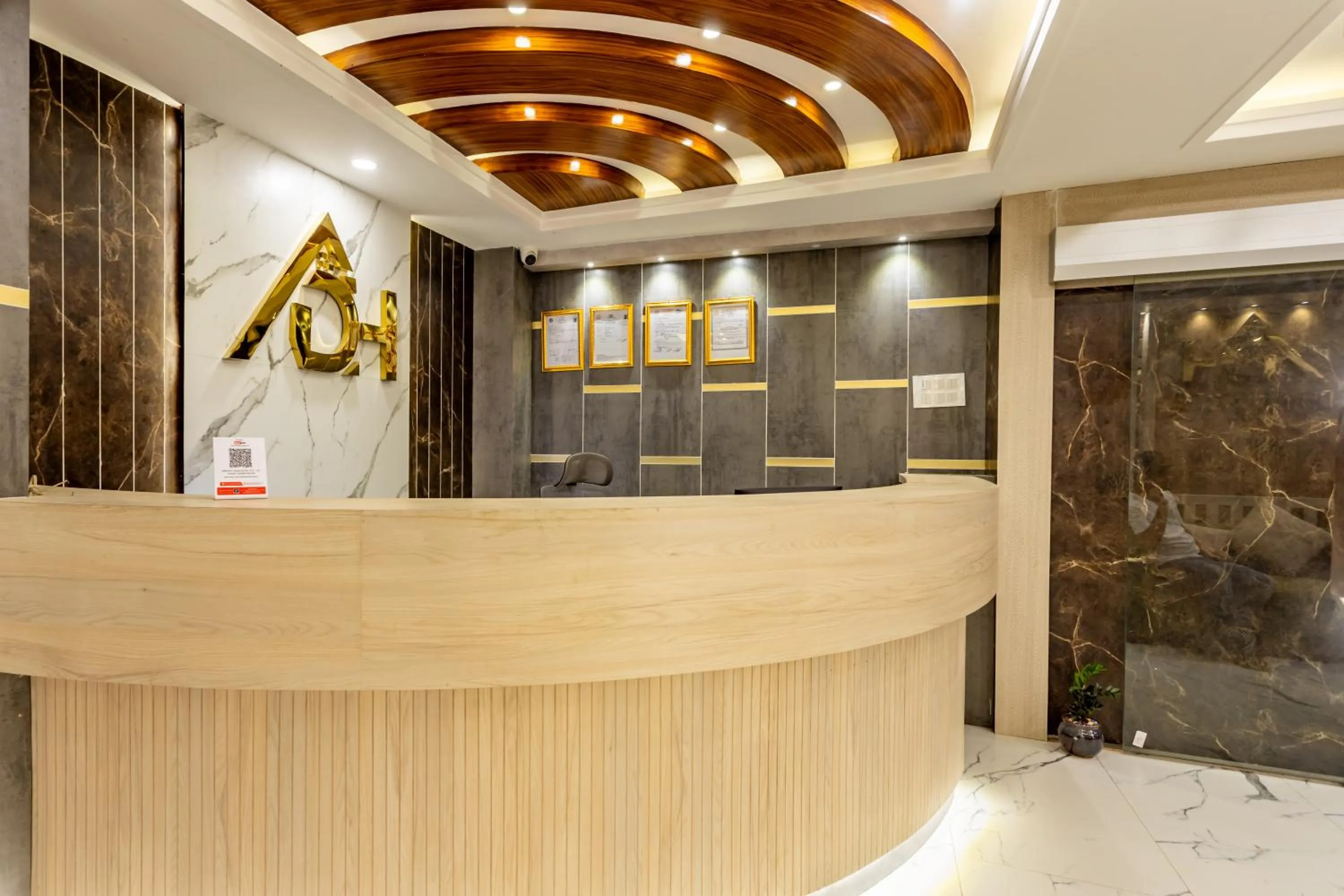 Lobby or reception in Airport Diana Hotel